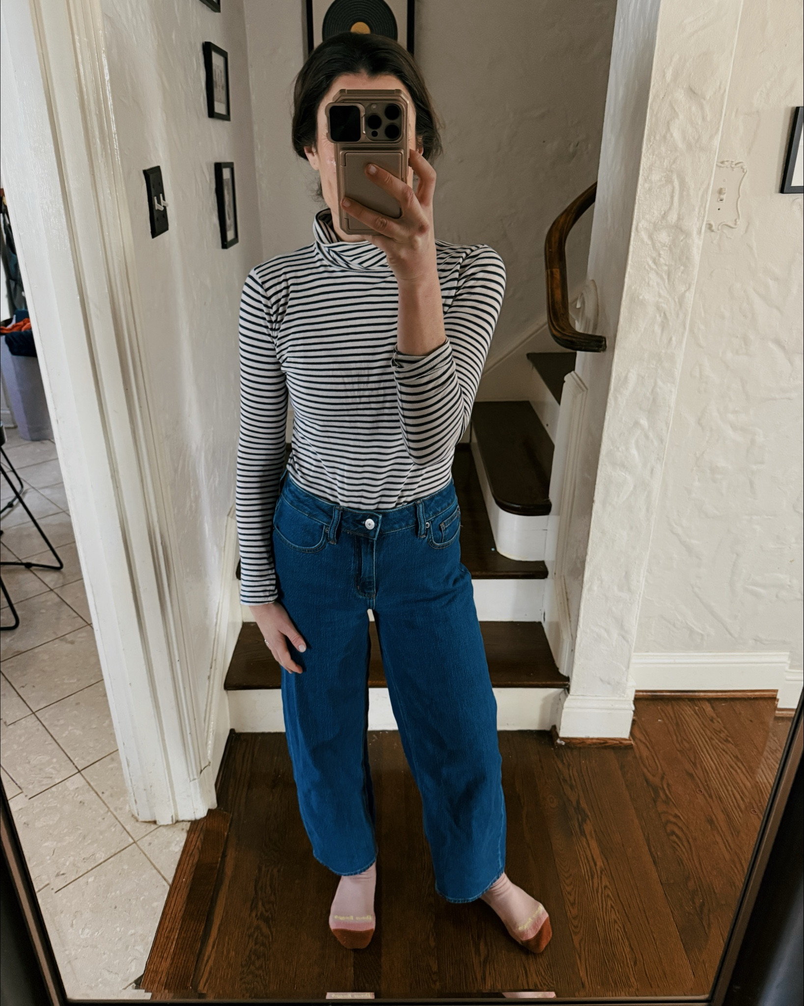 OOTD

Tissue turtlenecks from JCrew factory are a staple. And love these quince jeans for $50!

#LTKmomlife #LTKootd #LTKgrwm