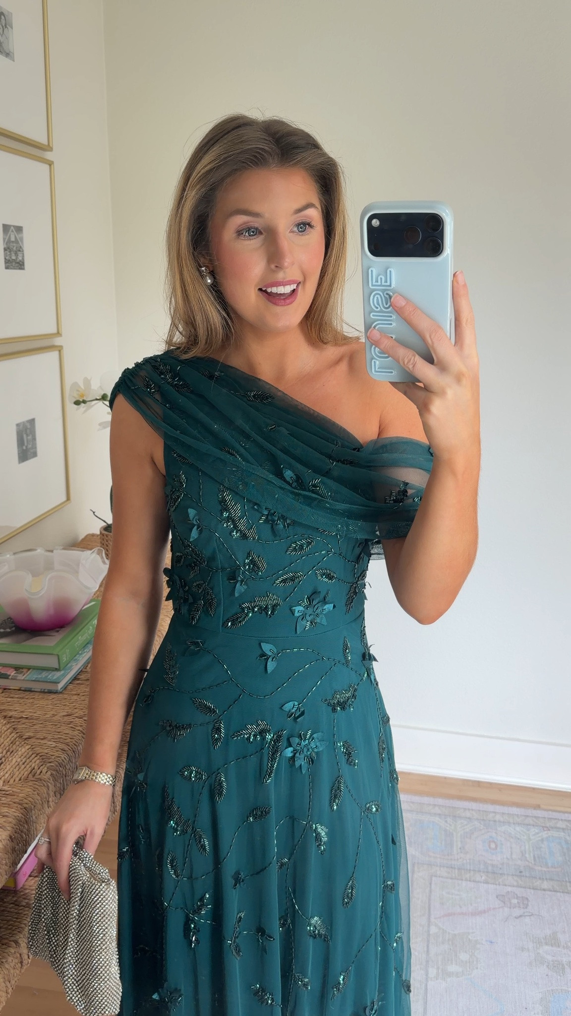Fall & winter black tie wedding guest look! Wearing a 2

Fall black tie dress // winter black tie dress