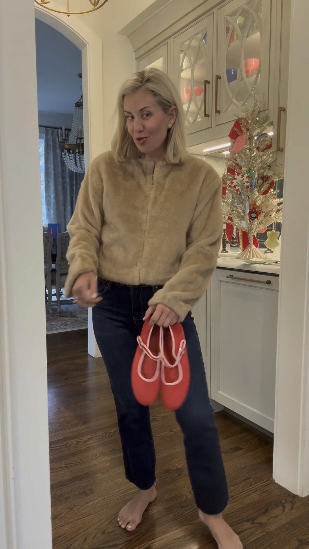 Natasha x Avara have done it again! Loving this whole collection and you will to… it’s perfect for the holidays and well beyond!

Sizing:
Shoes 8
Fur jacket s
Jeans 26

Use code mixandmatch15 to save on your 1st order!


#LTKParties #LTKHoliday #LTKFindsUnder100