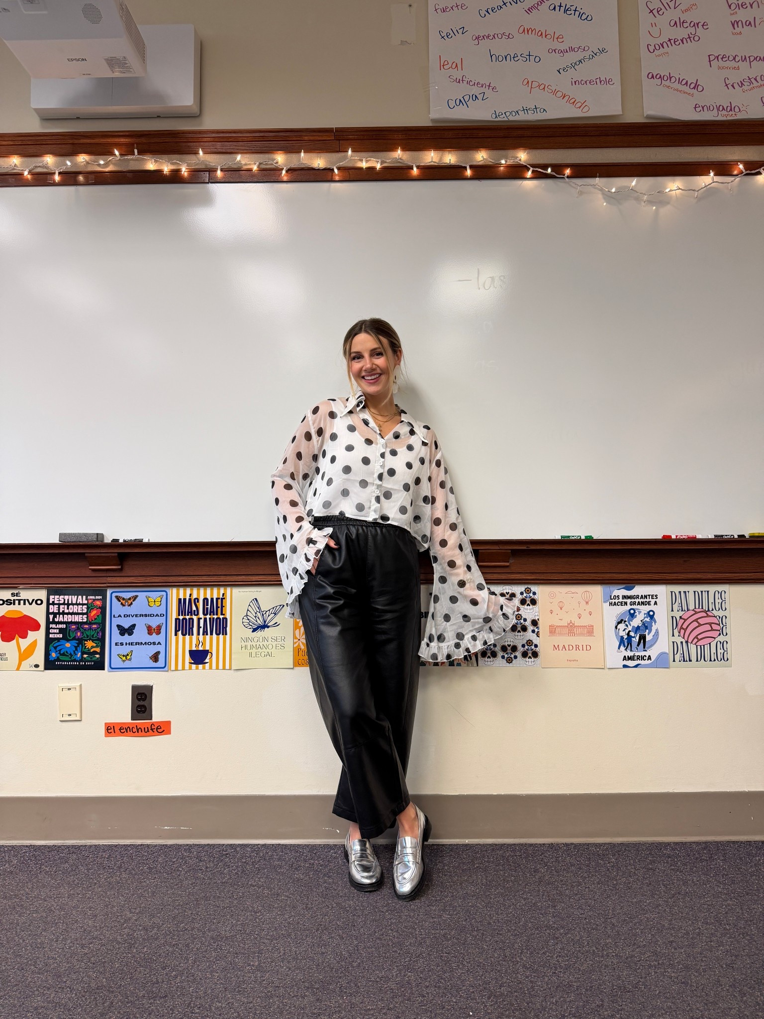 Teacher outfit !

Top is from Dressed in Lala. I’m in an S/M. Warning it is VERY cropped !