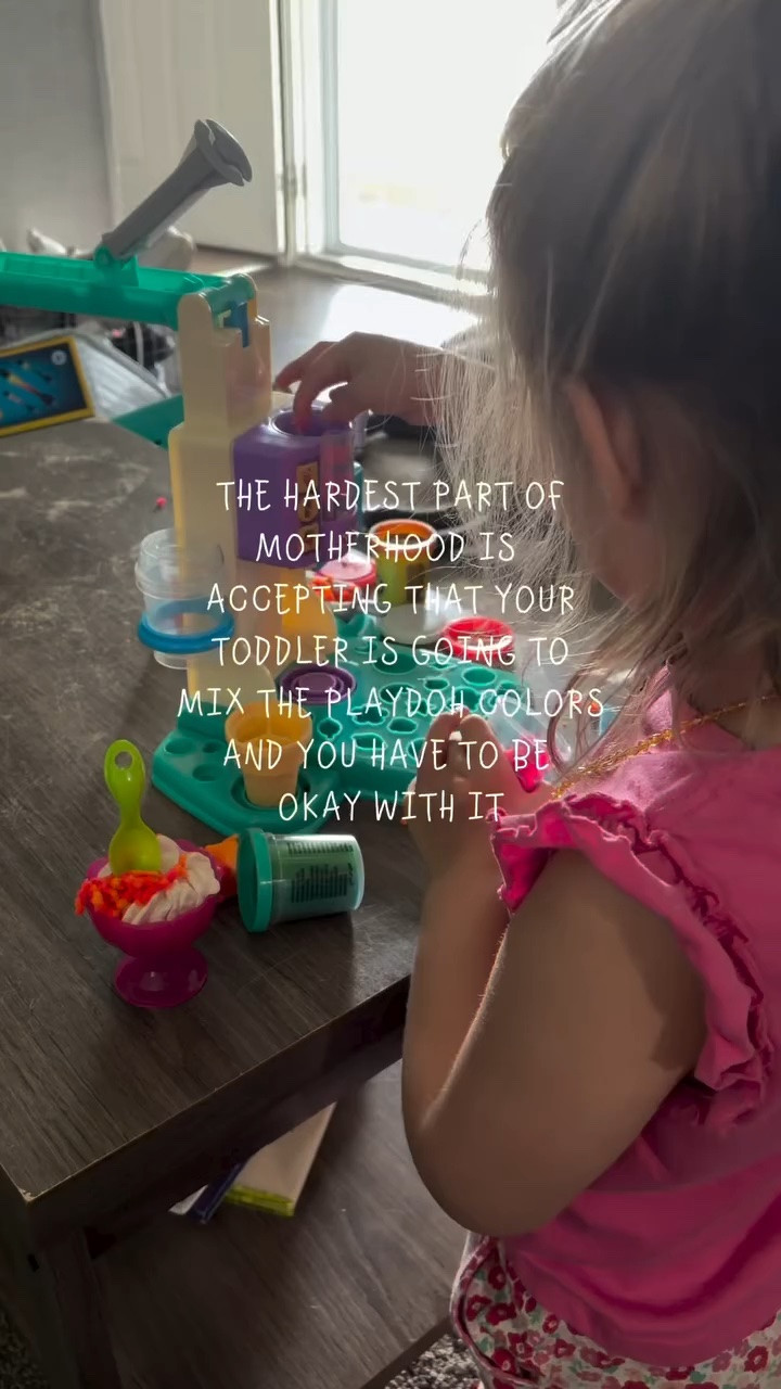 Sometimes I just have to look the other way and let it happen 🥲🫣

@playdoh #toddlermom #momhumor #sahm #playdoh #toddlerlife