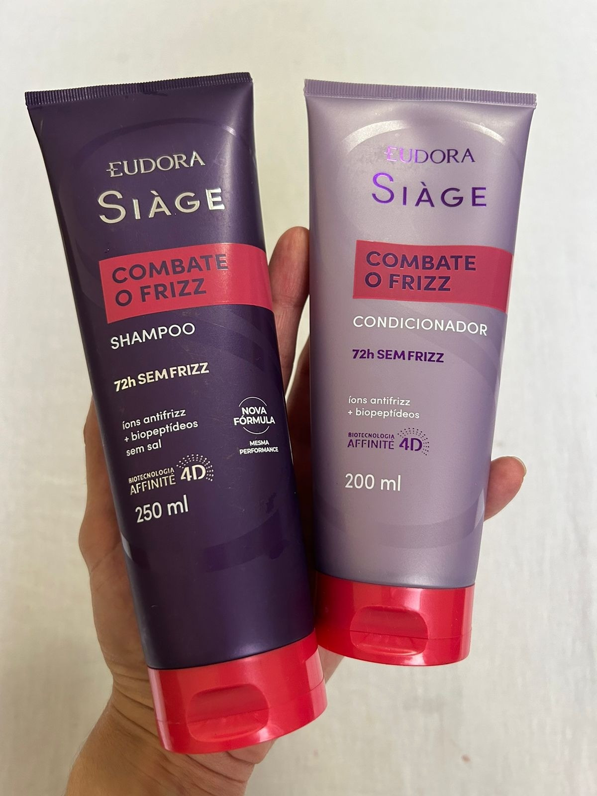 O kit de Shampoo é Condicionador mais hidratante que já usei na vida. Simplesmente apaixonada no resultado que deu no meu cabelo, sem falar no cheirinho delicioso. Já vou comprar a máscara, o creme de pentear e o Magic Spray. Só Usem 😍😍

#LTKbeauty #LTKbrasil