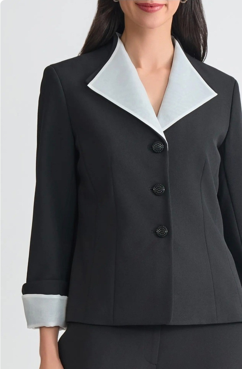 Winged lapel three button petite blazer

#LTKPetite #LTKMidsize