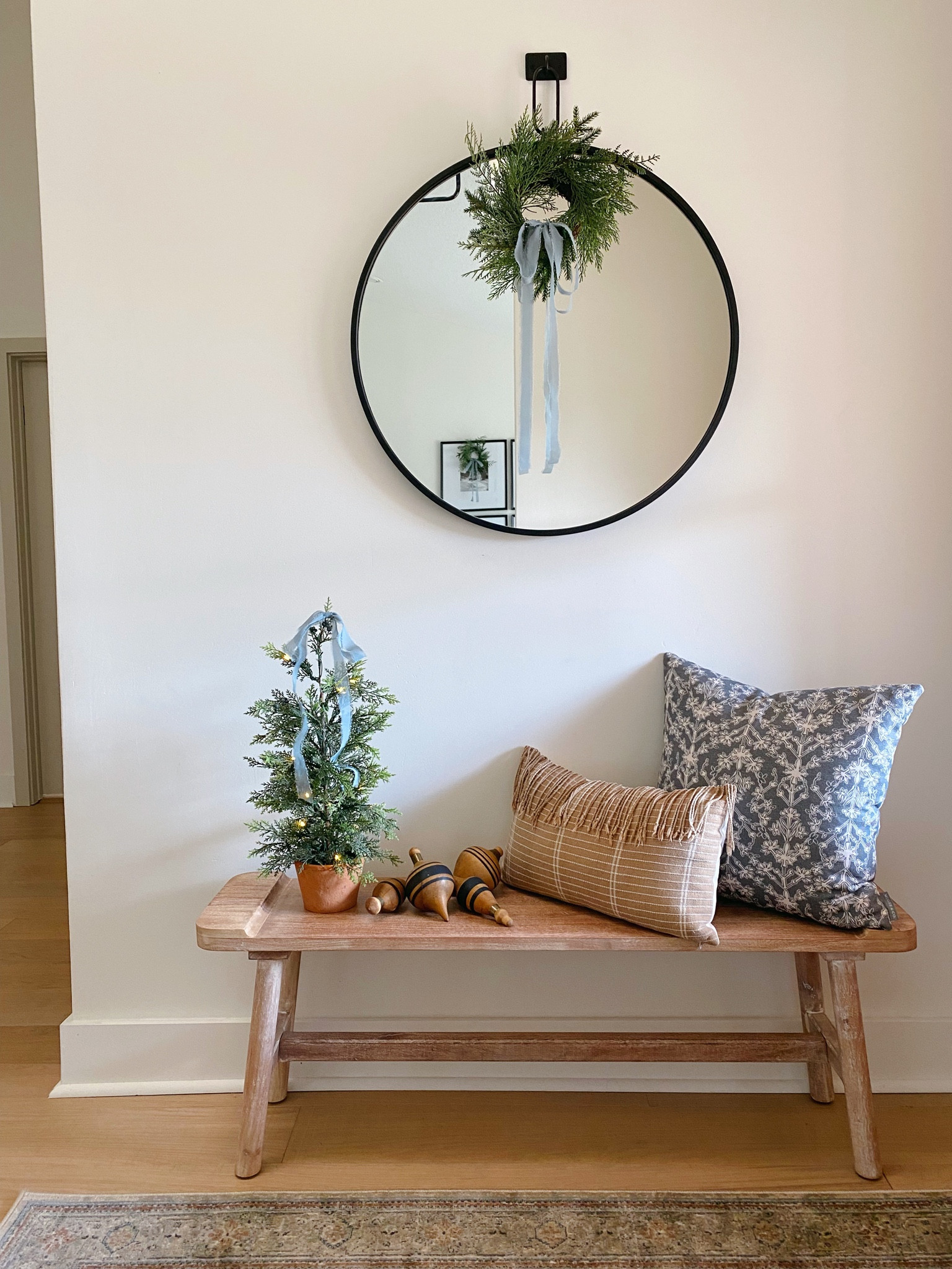 Holiday entryway inspo🌲🫶🏼

#LTKsalealert #LTKHoliday #LTKhome