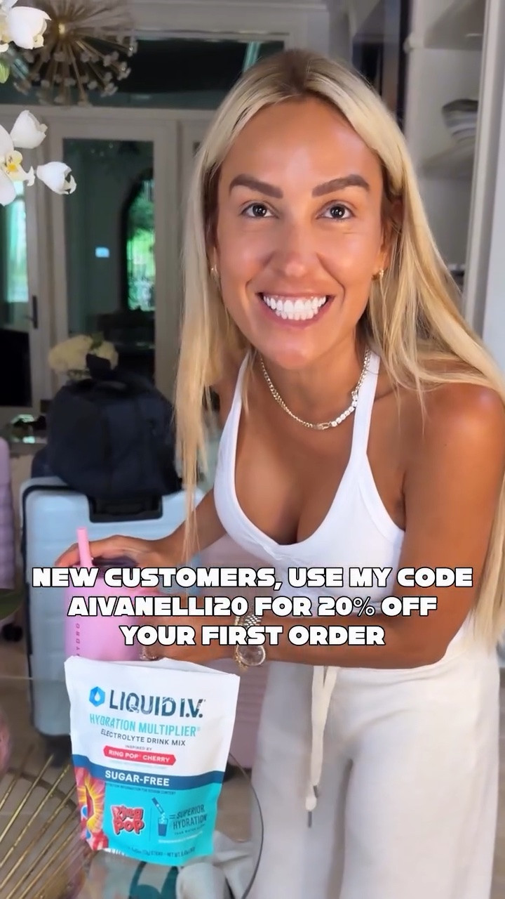 wearing an XS! Code AIVANELLIXSPANX