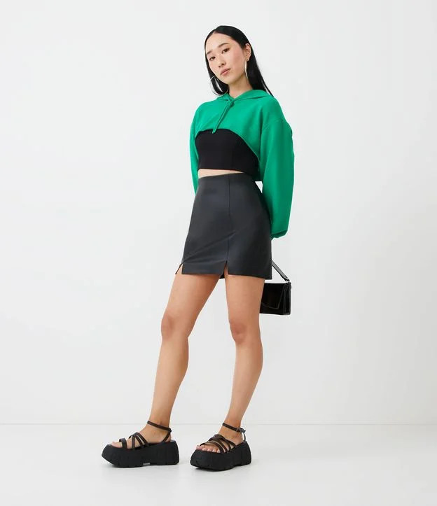 Blusão Cropped em Moletom com Capuz e Ribana na Manga Verde | Renner (BR)