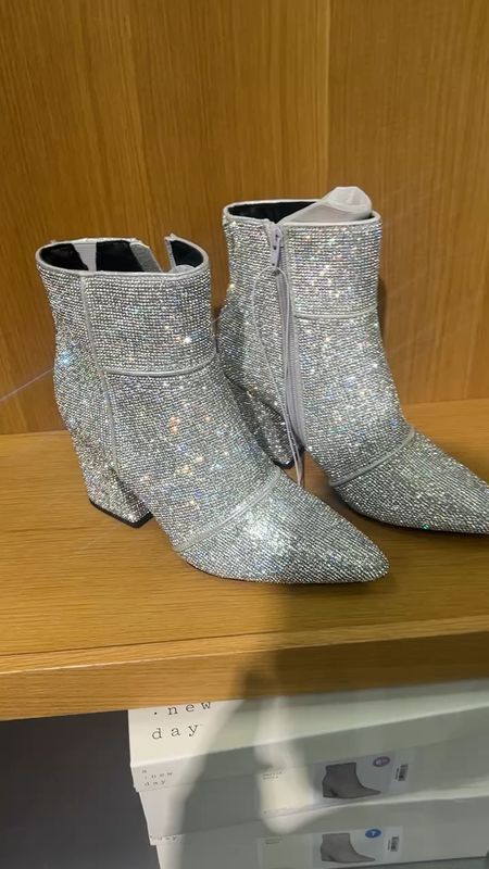 I’m loving these sparkly booties from Target- these would be the perfect shoe for the holidays! 

#LTKshoecrush #LTKHoliday #LTKfindsunder50