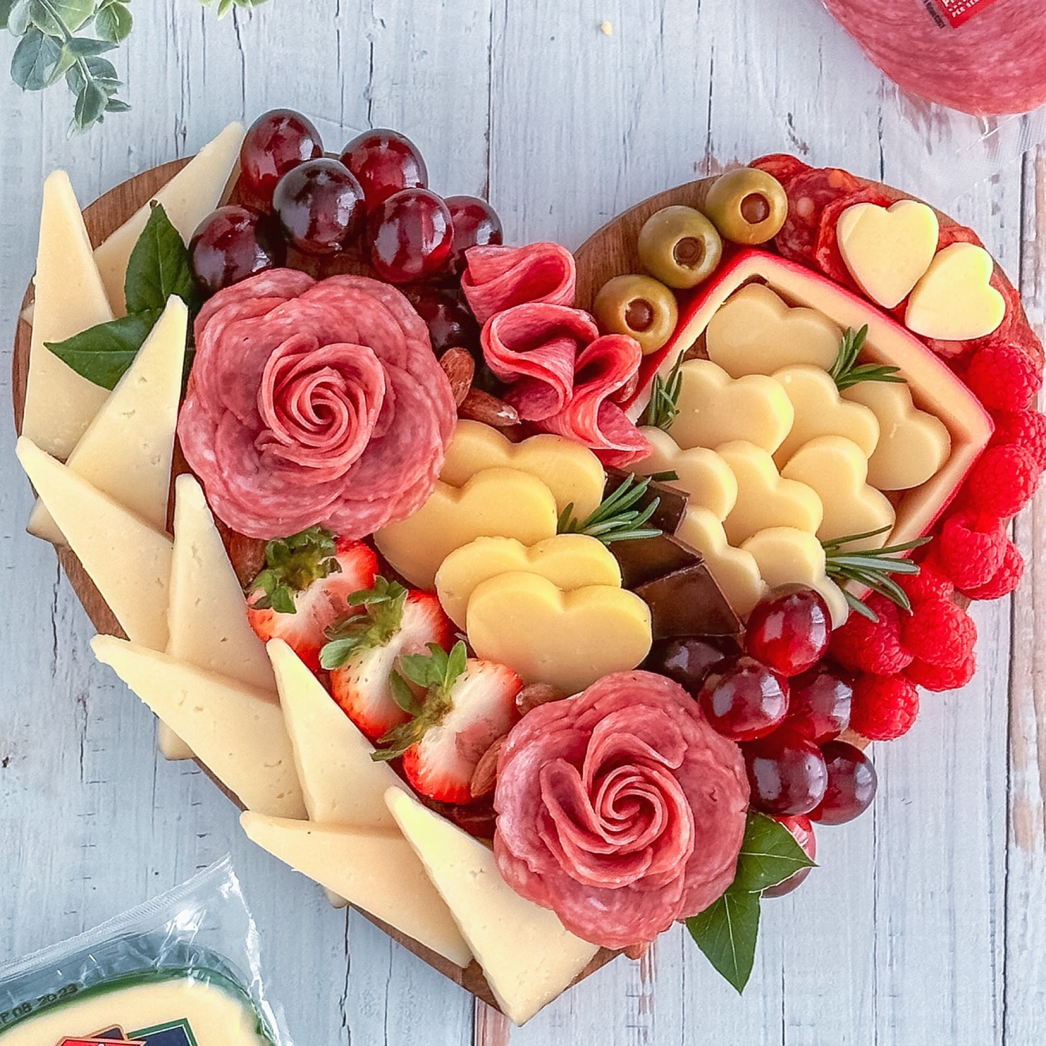 cheese = love

#charcuterieandthings #foodstyling #cheese #charcuterieboard #valentineday #diyfood
