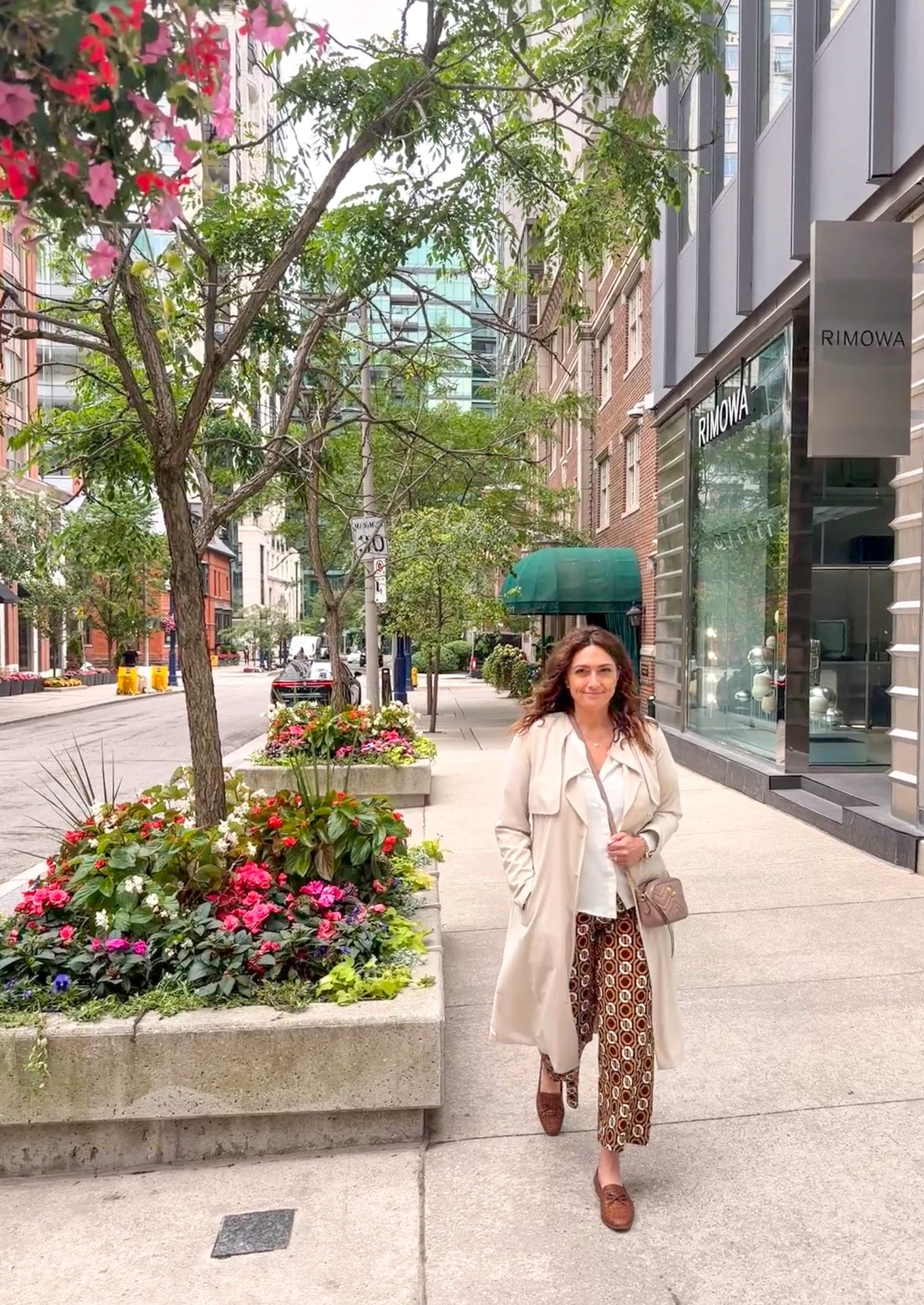 Neutrals with a pop of pattern for a day date in the city.

#LTKover50style #LTKmidsize #LTKstyletip