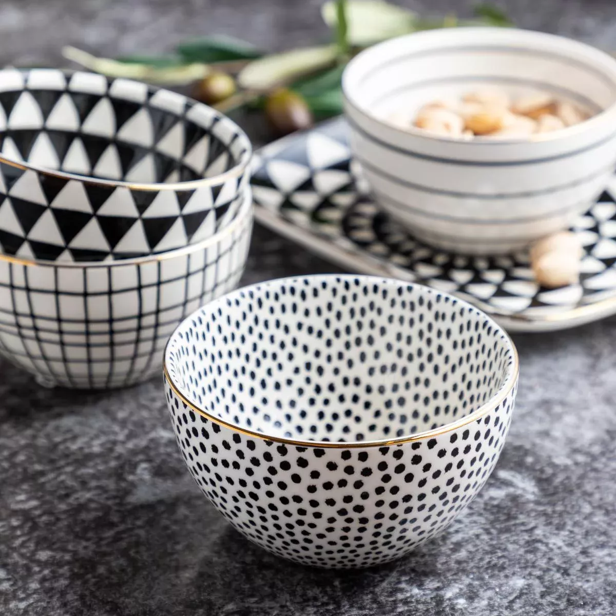 Thyme & Table Dinnerware Black & White Dot Stoneware Round Bowl -  Walmart.com