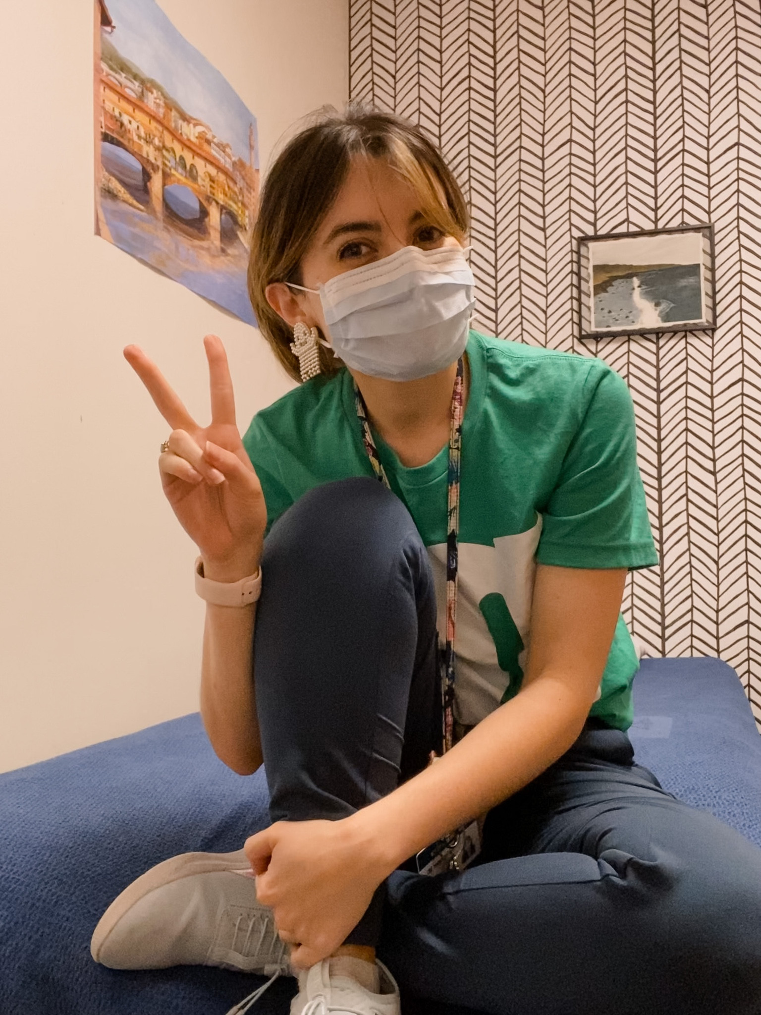 Hospital outfit
Scrubs outfit
Jane shirt
Figs scrub pants
Clove sneakers
Baublebar earrings