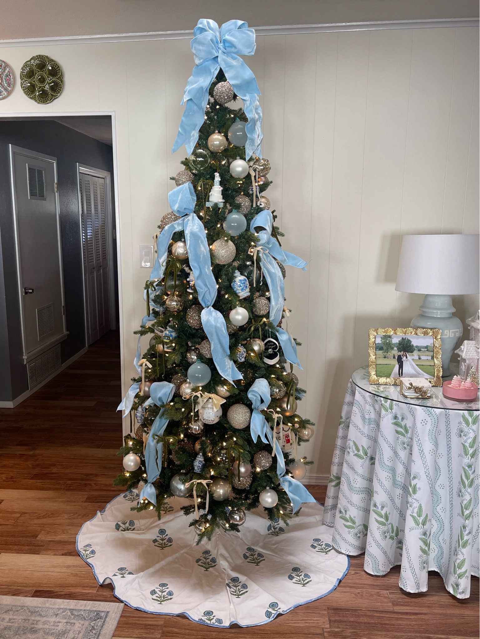 Christmas tree decor 🫶🏻



#LTKHoliday #LTKSeasonal #LTKHome