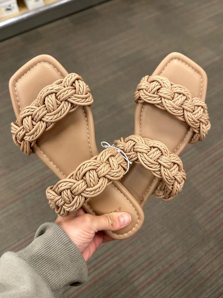 Target sandals on deal for 30% off for target circle week!



#LTKsalealert #LTKshoecrush #LTKfindsunder50