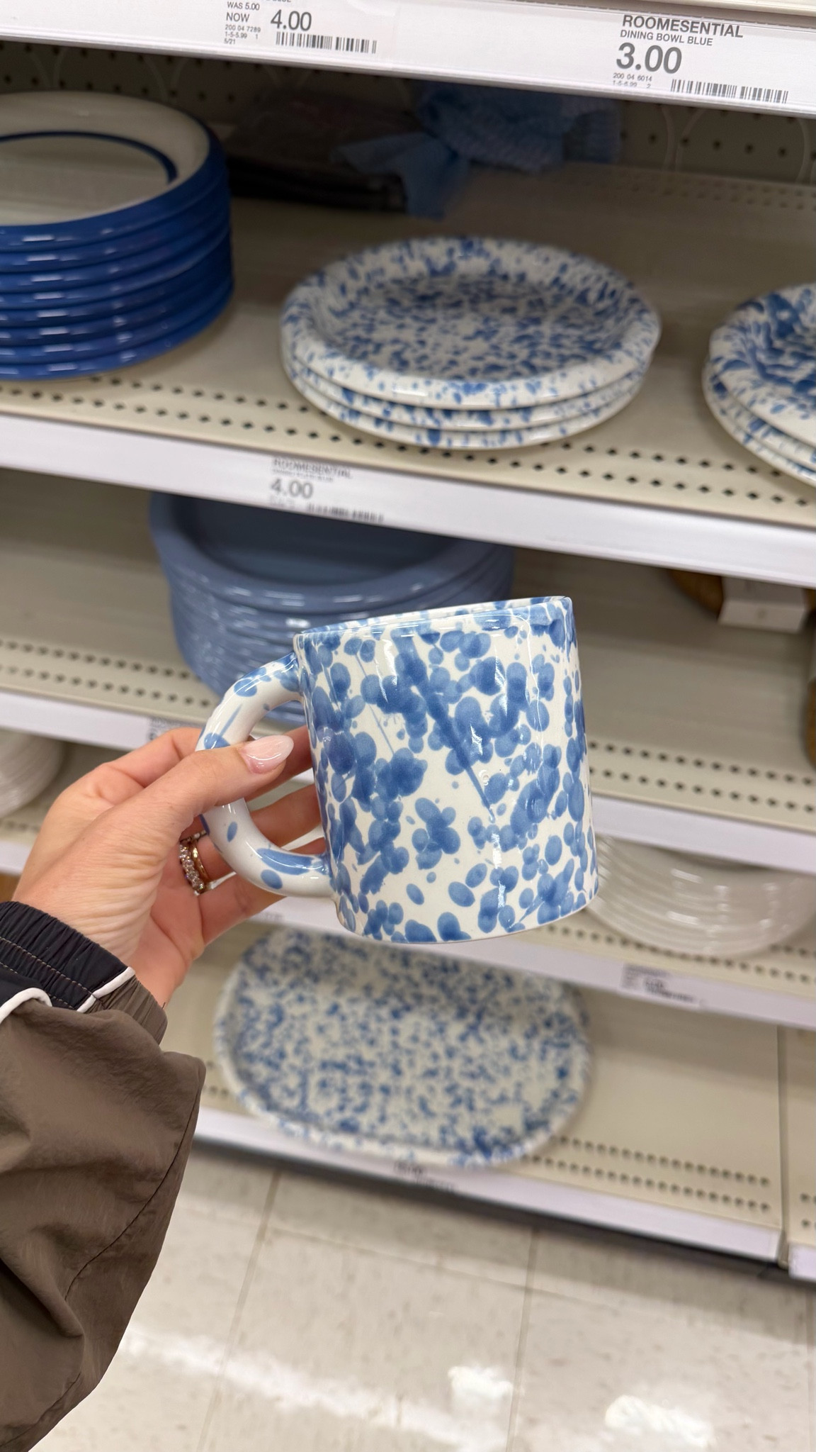 This blue splatter mug from Target is giving European cottage kitchen vibes in the BEST way 💙✨ The hand-painted look makes it feel so high end and perfect for cozy morning coffee, summer hosting, or adding a little charm to your kitchen shelves. #targetfinds #targethome #cozykitchen #mugcollection #blueandwhite decor #cottagecoredecor #kitchendecor #coffeeaesthetic #europeaninspired #cozyhome #homedecorfinds #kitchenfinds #vintageinspired #grandmillennialstyle #oldmoneyaesthetic #ltkfinds #targetstyle #thresholdtarget #viralhomefinds

#LTKHome #LTKHome #LTKTravel