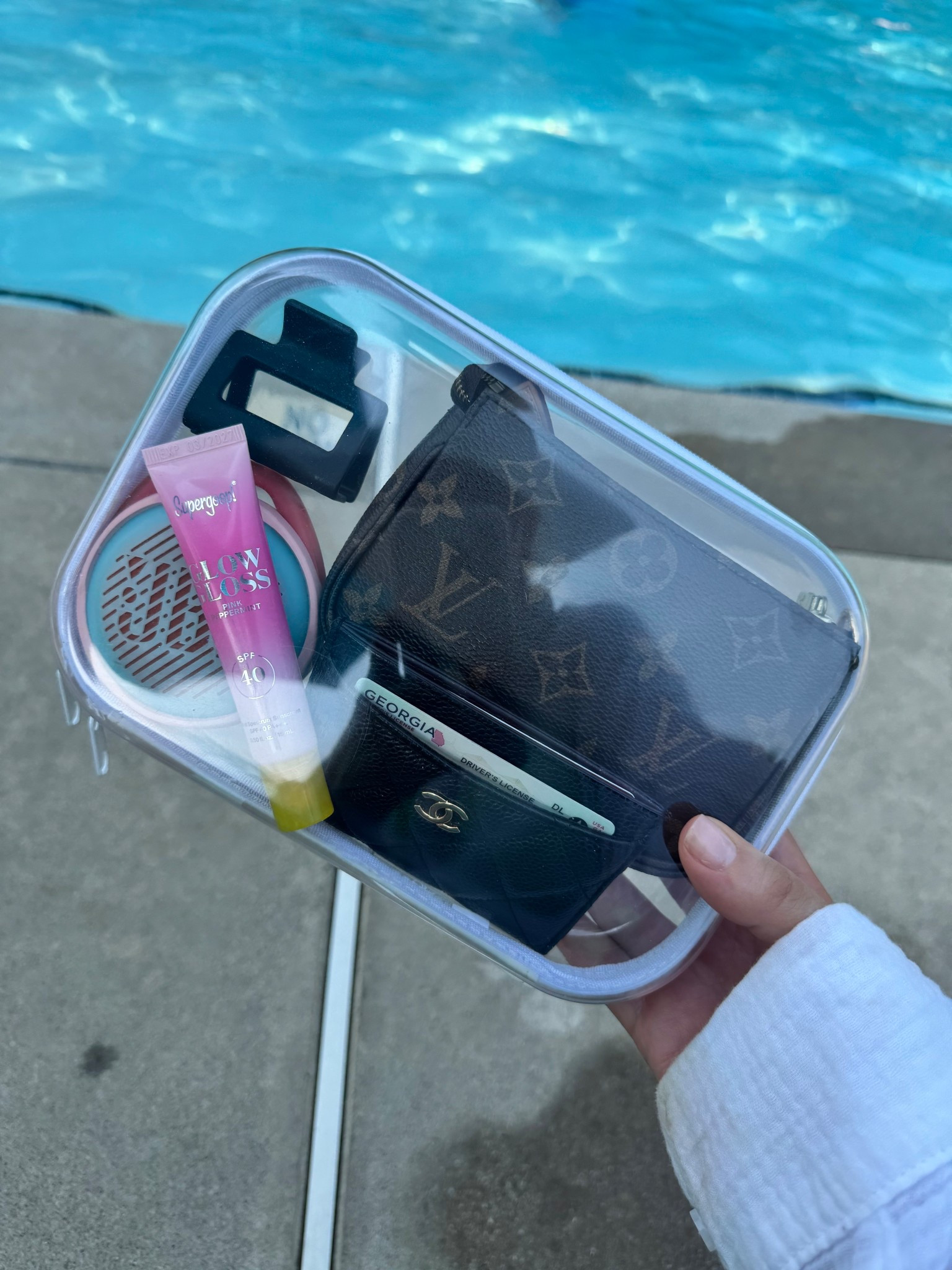 Pool Day Essentials 🌴 


Lip SPF
Waterproof Speaker
Hair Clip 
Emergency Kit with meds 
Card Holder




.. 
Travel essentials organizing packing pool day beach day spf sunscreen sunglasses chanel wallet Louis Vuitton target 

#LTKActive #LTKSeasonal #LTKTravel