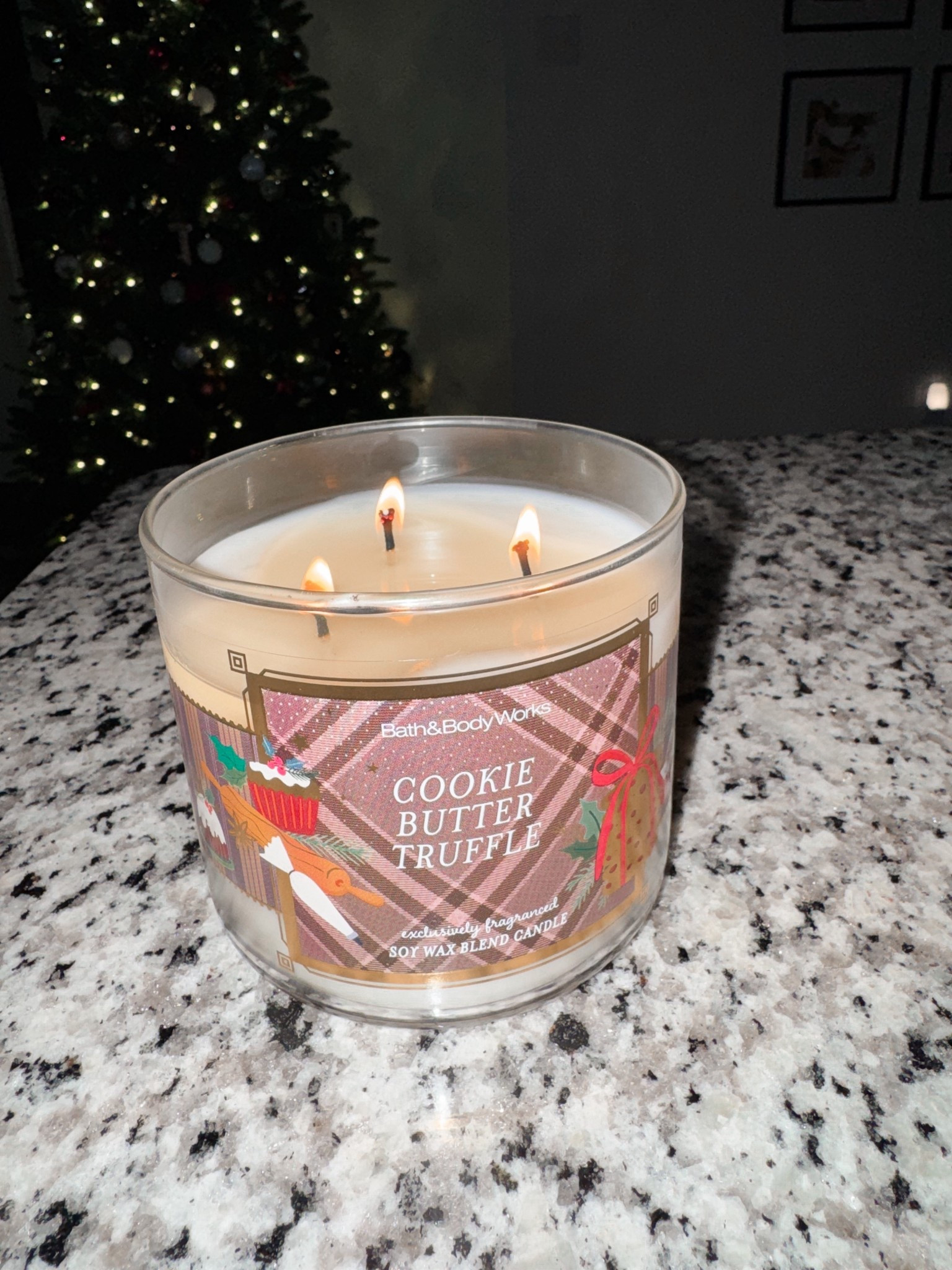 Cookie butter truffle candle 🕯️ smells SOOO good like something is baking in the oven 🍪♥️🎄

#LTKHoliday #LTKSaleAlert #LTKGiftGuide