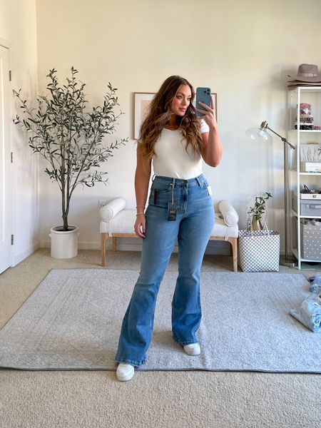 Lee High-Rise Flare Jeans size 30, need a size 29, these have gray stretch 
Abercrombie cotton seamless bodysuit size medium
Nike Airforce 1s

JEAN HAUL SPRING 2023, Lee, Jeans,  Denim, Flare  Jeans, Brittany Ann Courtney, Abercrombie bodysuit, 

#LTKunder100 #LTKcurves #LTKFind