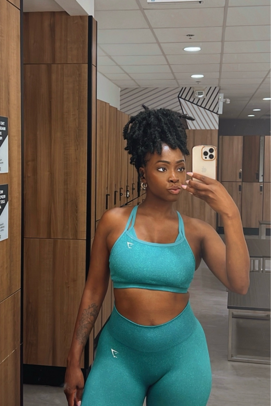 One of my favourite gym fits. The exact top is sold out, so here's a similar one 

#LTKWatchNow #LTKActive #LTKU