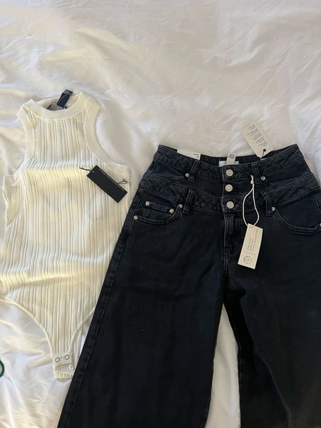 Jeans size 27, bodysuit M. Basic look, essentials, black and white, f21, affordable fashion, affordable look, Oklahoma 

#LTKstyletip #LTKfindsunder50 #LTKsalealert