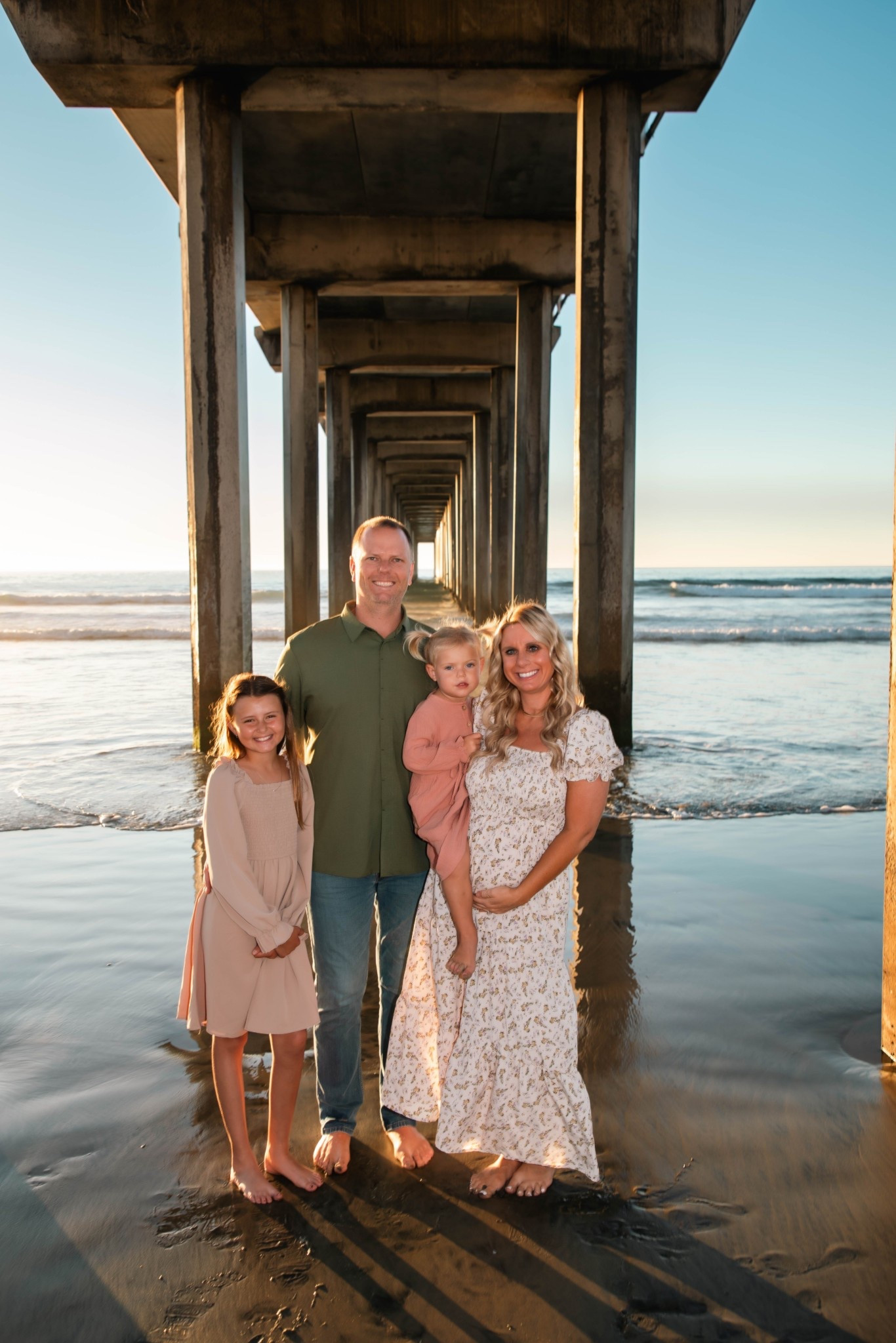 Family photo outfit ideas | Amazon family photoshoot ideas | maternity outfit 

#LTKFindsUnder50 #LTKMens #LTKootd
