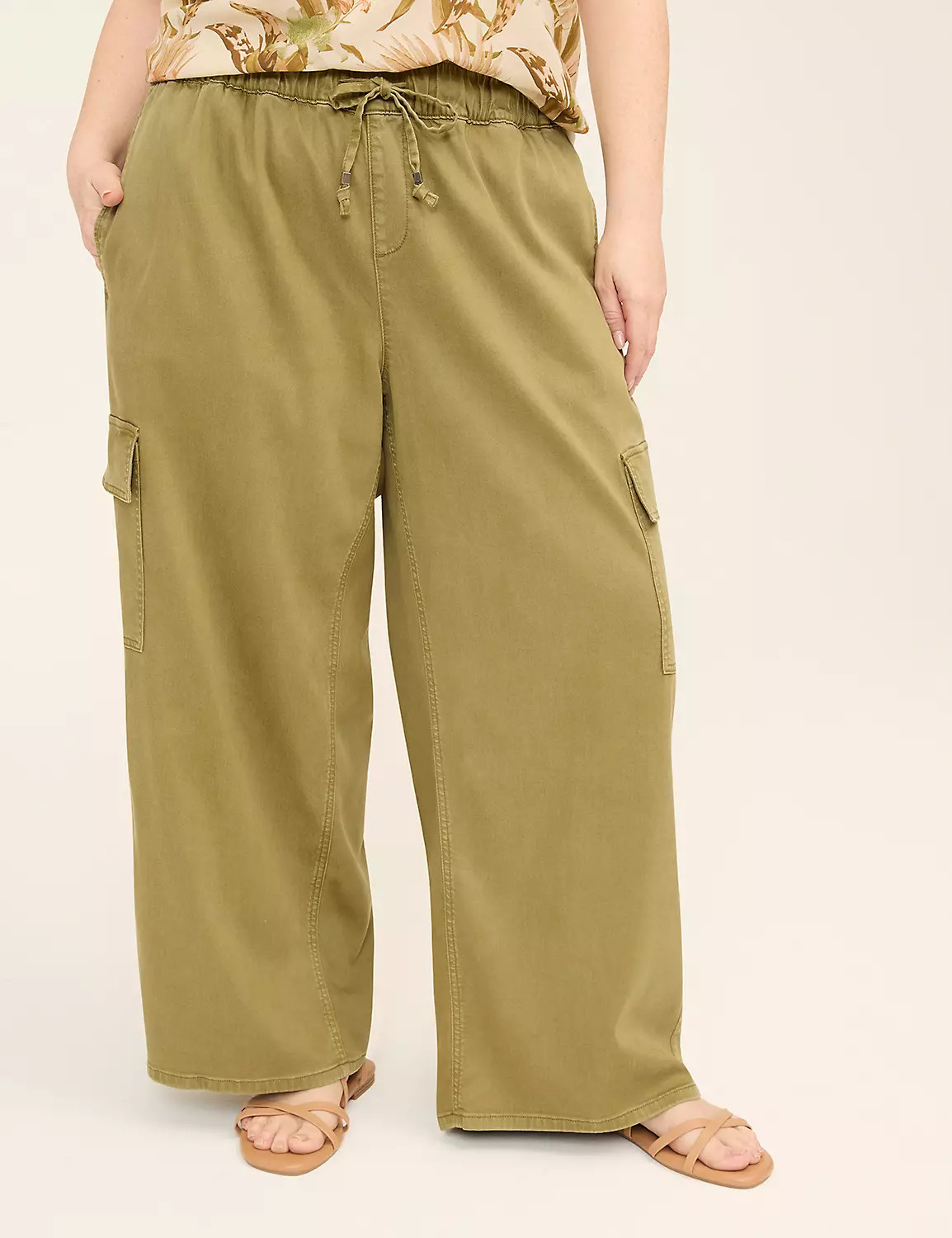 Pull-On Fit Lightweight Denim Relaxed Straight Cargo Jean | Lane Bryant (US)