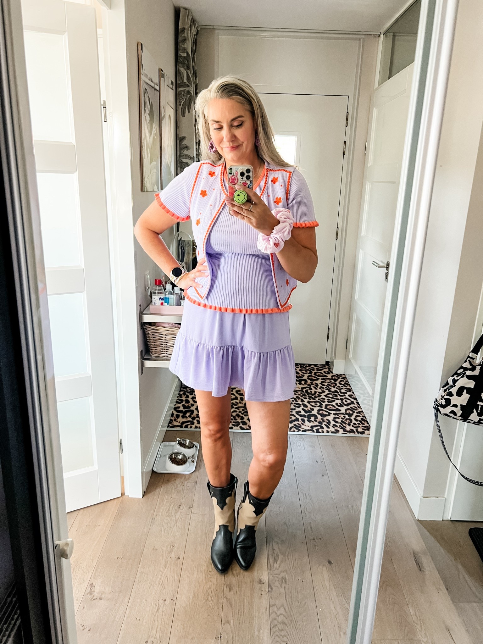 Ootd - Friday. Lavender love. Lilac top from Poespas (size 2) skodt from Most Wanted (L, https://most-wanted-nl.mtpc.se/5434280), lilac waistcoat (Vinted M/L) and western boots (old, Sacha). 

Earrings Paulie Pocket. Use code LOUS15 for discount ( https://pauliepocket.com?sca_ref=8172754.UnxykqhAQ9)



#LTKeurope #LTKnederlands #LTKsummer