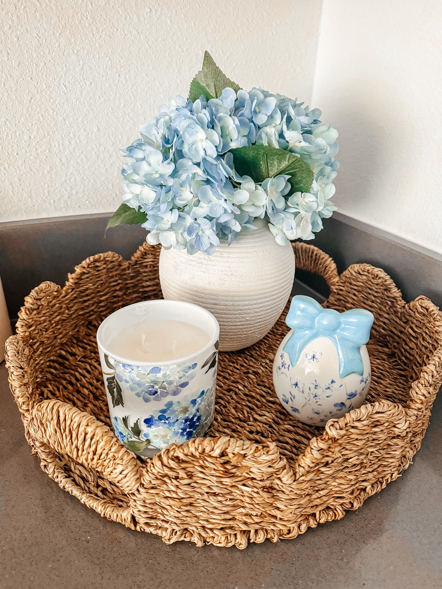 Spring blue & white is here! I love anything blue & white I will decorate all year around like this. However when all the spring decor is out makes my heart so happy! 

All things florals, bright and blue 