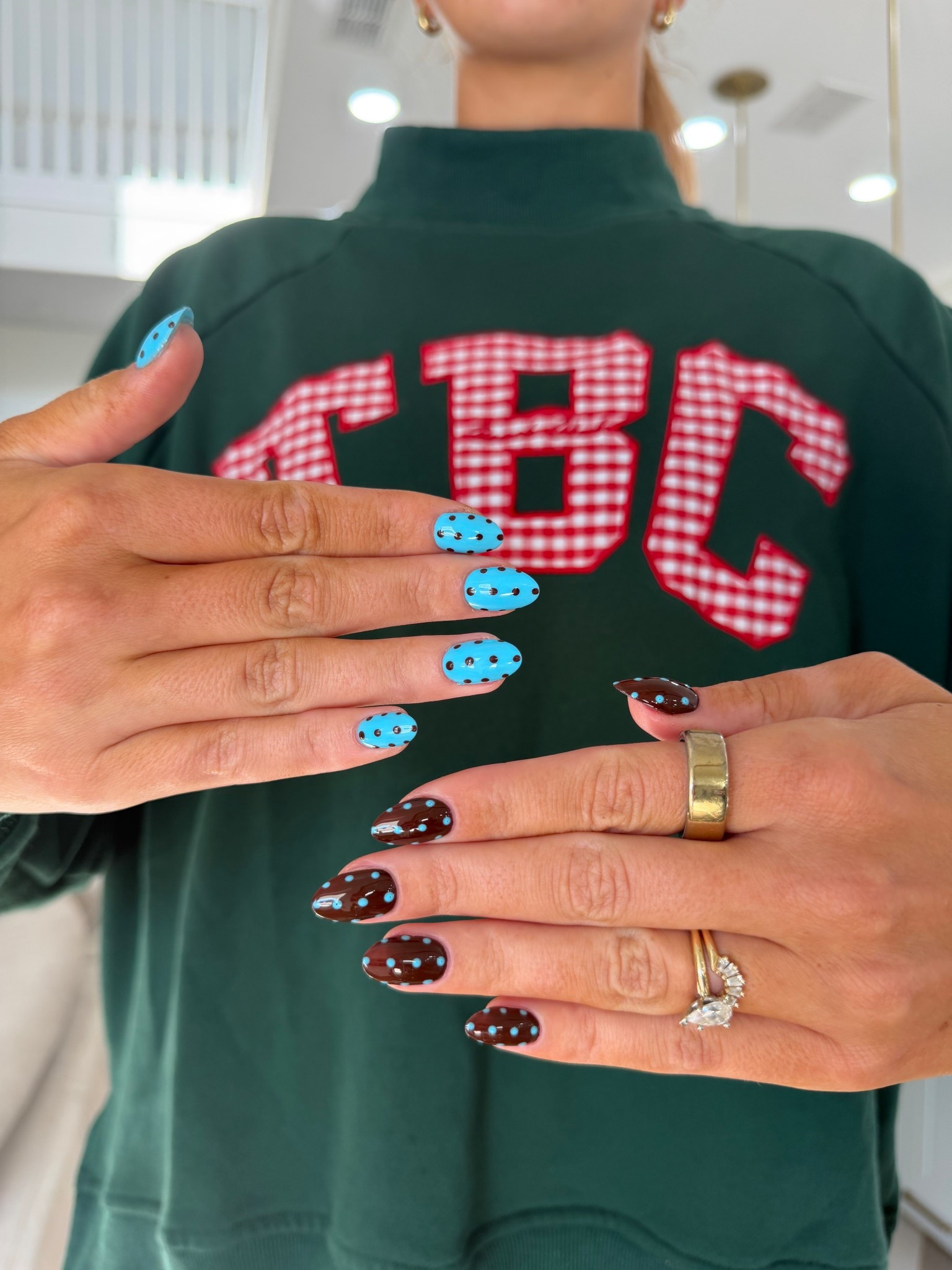 #ad nail polish is the perfect stocking stuffer! 💅🏼🎄@sally_hansen @target #SHPartner #SallyHansenPartner #TargetPartner #Target

#LTKHoliday #LTKGiftGuide