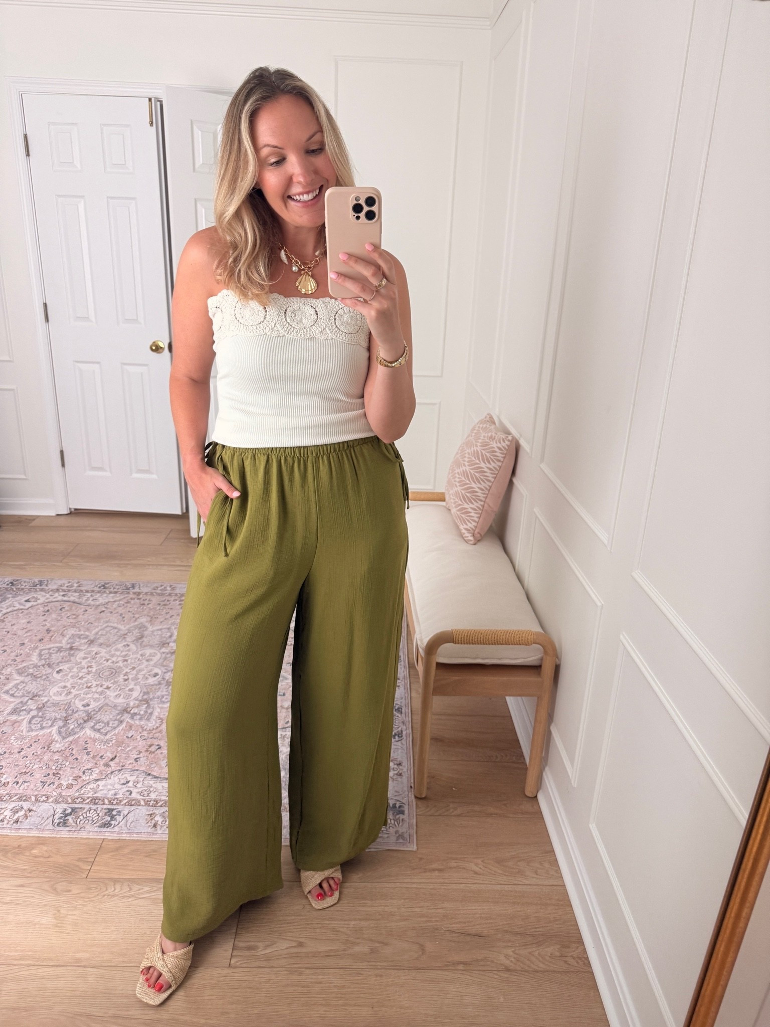 Casual summer outfit - med top and large pants