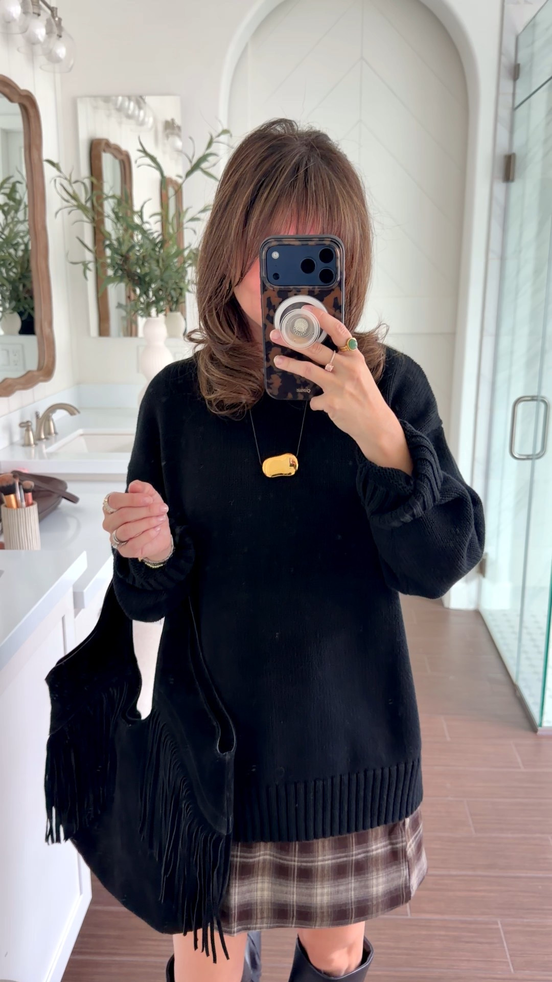 Yes you can wear brown and black together here’s how! Oversized black sweater, brown plaid skort and knee high boots. Perfect petite friendly combo and mom friendly too


Comment SHOP below to receive a DM with the link to this post on my LTK ⬇ https://liketk.it/5vMsI #ltkseasonal #ltkpetite

#LTKPetite #LTKHoliday