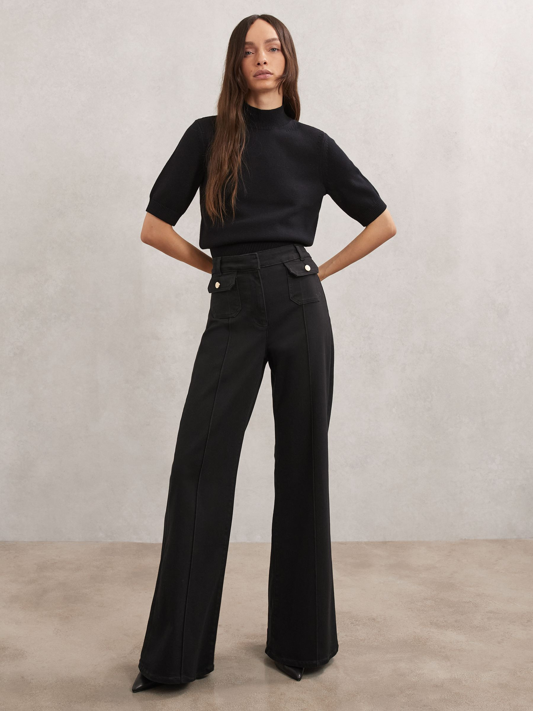 Flared Pocket-Detail Jeans in Black | Reiss DE