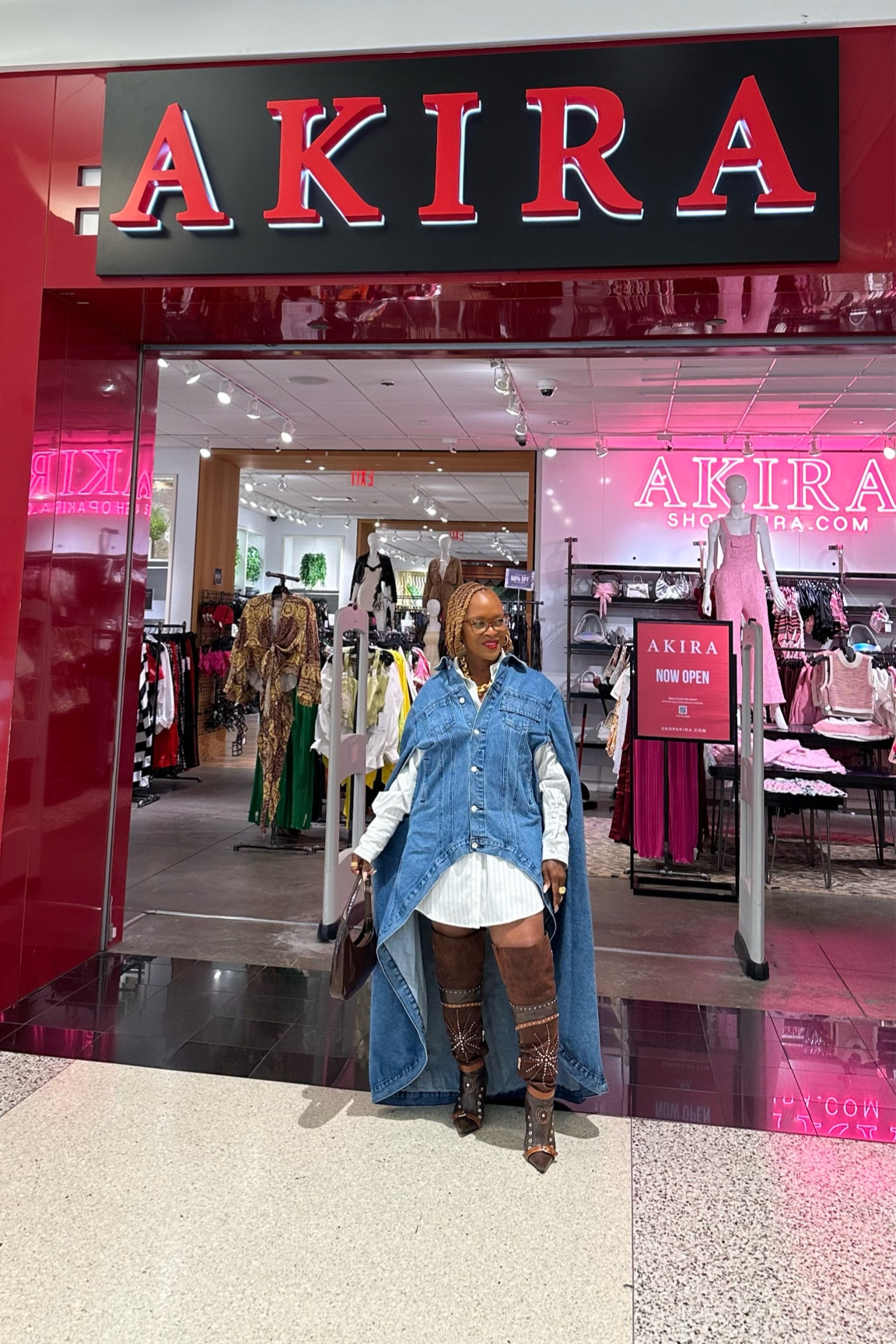 Casual chic denim cape outfit 

#LTKShoeCrush #LTKStyleTip #LTKNYFW