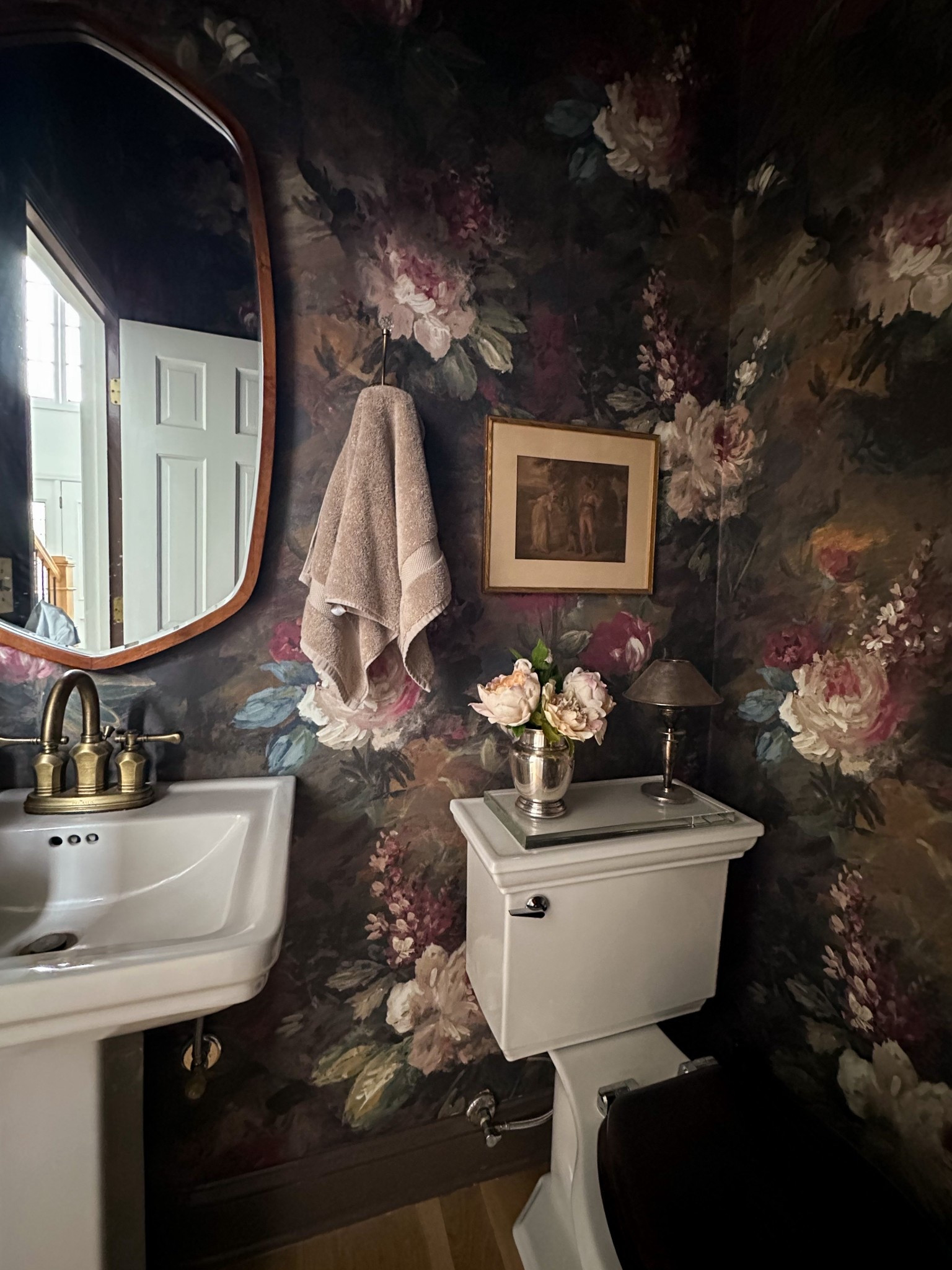 Moody powder room details 🌸

#LTKSeasonal #LTKHome