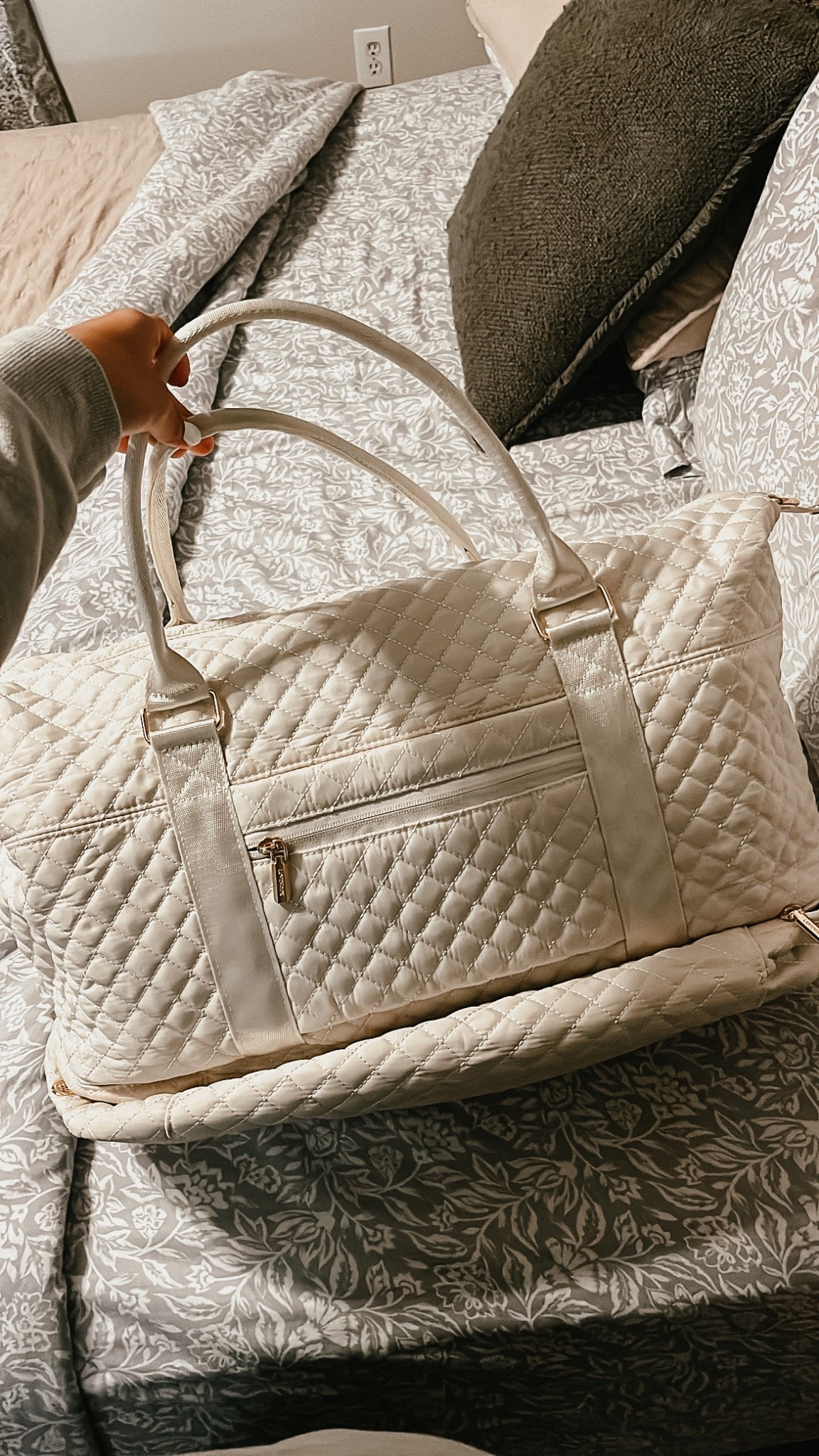 Bag I’m using for the hospital when it’s time for baby number 2! But this could also be a great weekender bag. I love that it has a spot at the bottom of the bag for shoes so they stay separate from your clothes 

#LTKItBag #LTKFindsUnder100 #LTKTravel