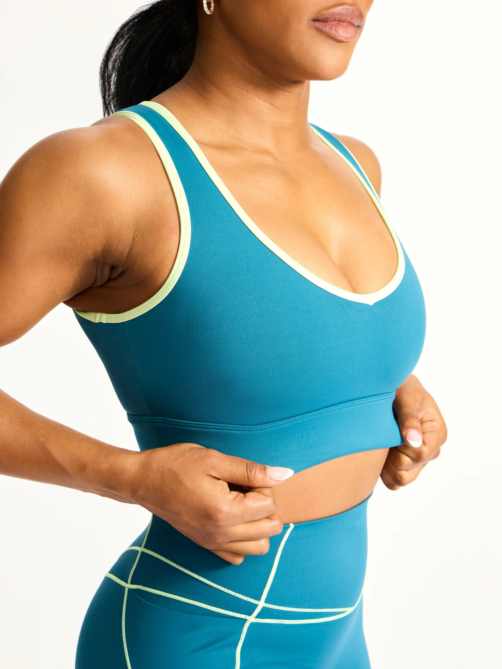 Airbrush Maraschino Sports Bra - Nile Multi | Buffbunny