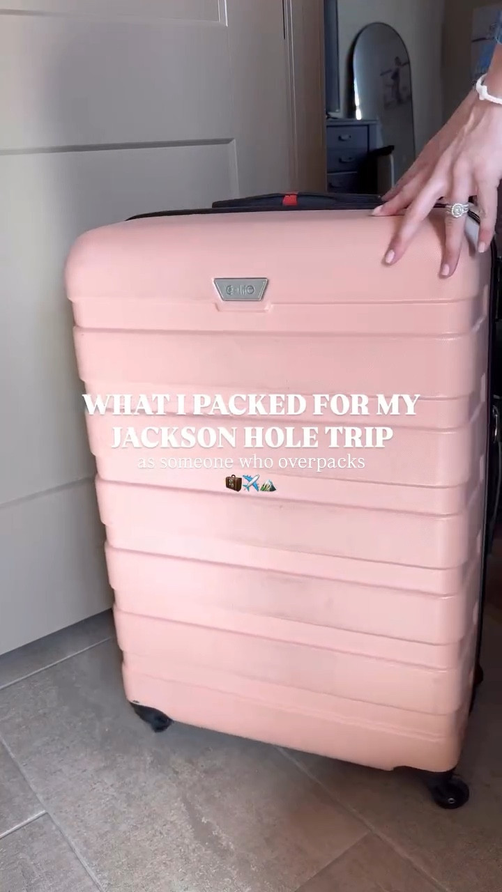 Like + comment OUTFITS for the link to mostly everything I packed🔗🧳 
There’s only a few items I ended up not actually wearing!!!

#packing #packingforvacation #wyoming #birthdaytrip #ltkstyletip