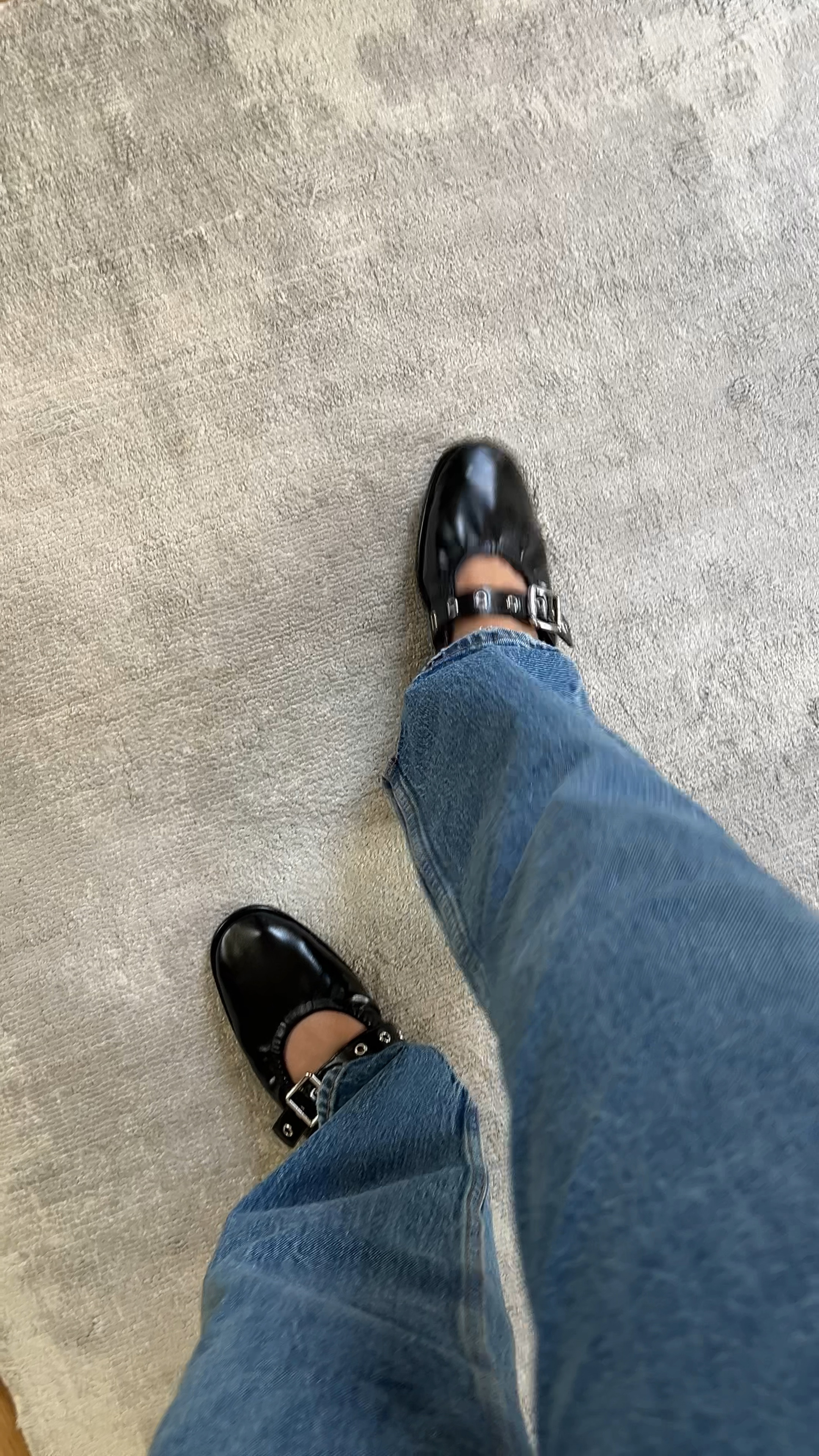 Cutest black ballet flats that are so comfortable for fall! Also, these Abercrombie jeans fit so well and have become my favorite pair so far — Going to be wearing both pieces all season long! 

#LTKVideo #LTKStyleTip #LTKFindsUnder100