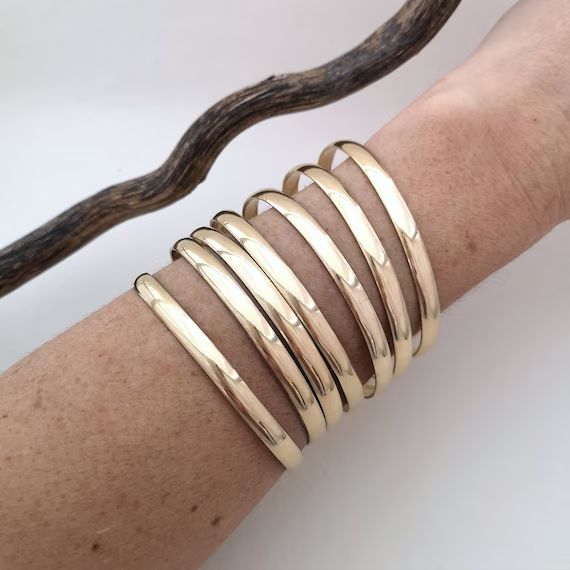 Set of 7 Bangles Gold Tone Bracelets Stacking Bangles | Etsy | Etsy (US)