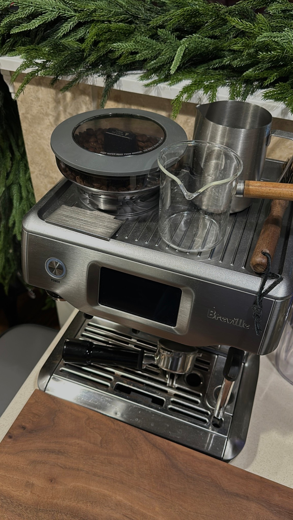 Espresso machine & taking down christmas🌲

#LTKmorningroutine #LTKdayinmylife #LTKHoliday