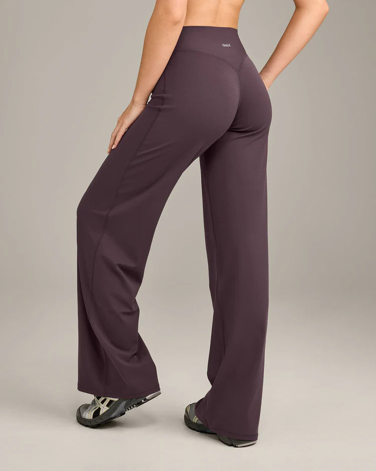 SoftMotion\u2122 Straight Leg Pants with Gray Logo 
 Dark Umber Brown | Oner Active (UK / US)