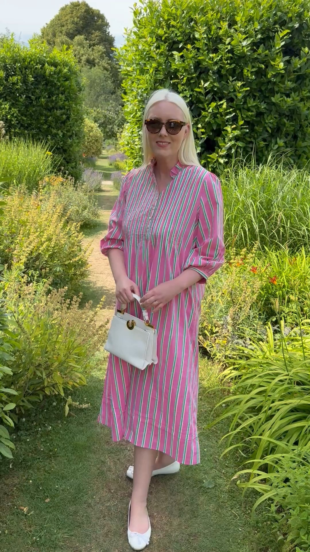 I’ve never owned a kaftan style dress before, but thanks to Pink City Prints there’s no going back! Although this SS25 collection style is out of stock, I’ve added some other equally beautiful kaftan styles by Pink City Prints and brands like Aspiga. 

Shoes - Pretty Ballerinas
Bag - Coccinelle
Sunglasses - Ralph Lauren 

#LTKsummer #LTKuk #LTKeurope