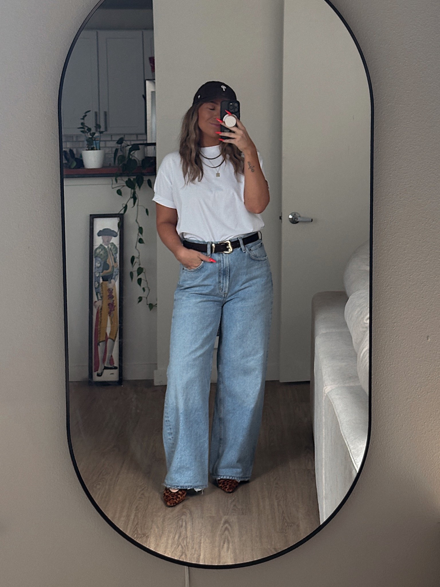 tee - uniqlo
jeans - agolde
belt - amazon
hat - 47
shoes - steve madden