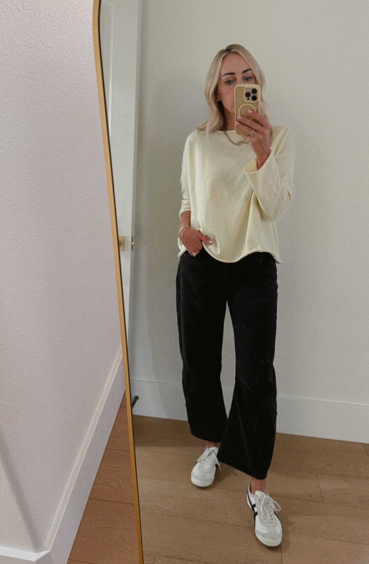 Comfy/cute casual girls night 💛 randomly walked into Aerie and fell in love with this top! 