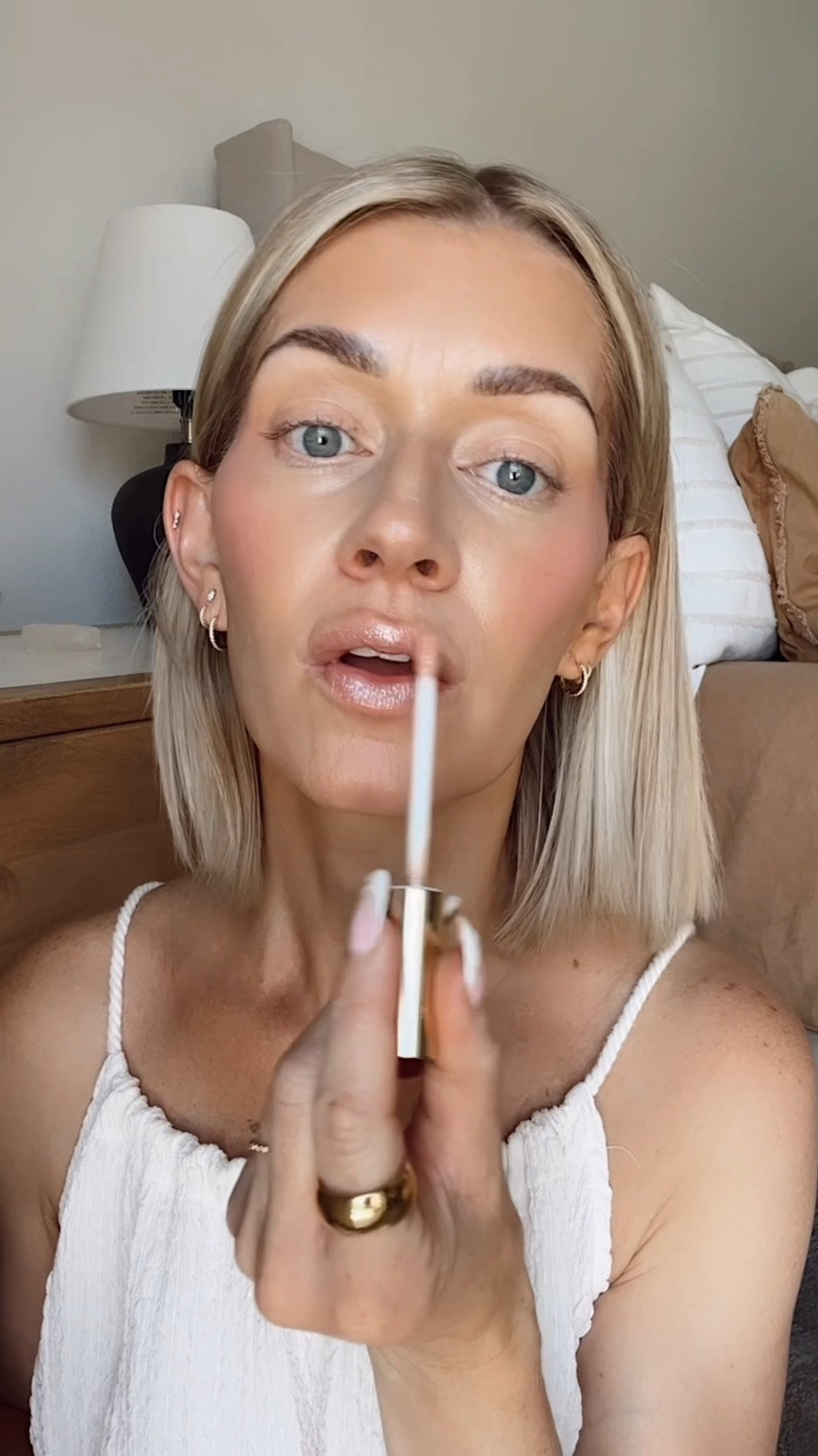 Gold shimmery lipgloss! ✨ 

#beauty #lipgloss #shimmerlipgloss #makeup

#LTKVideo #LTKBeauty #LTKFindsUnder50