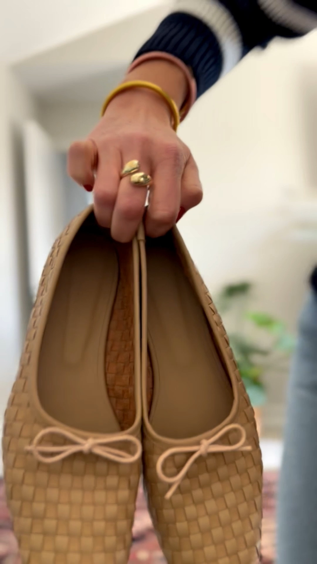 Elegant statement flats that go with everything. Supple leather, handmade & without break-in time. Wearing my tts.

I got these gorgeous flats for my birthday two years ago and they’re still on heavy rotation in my wardrobe

#LTKspringtrends #LTKspring #LTKootd