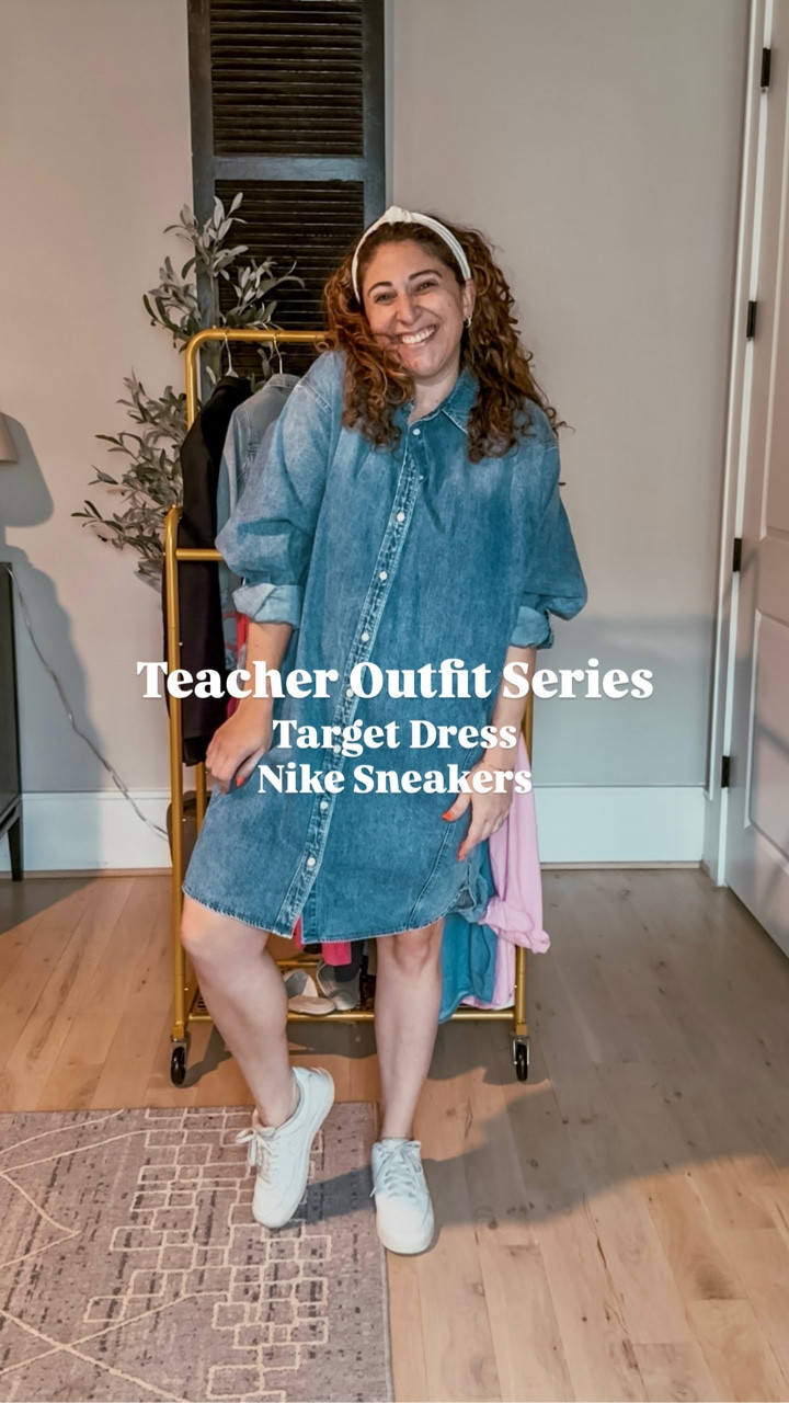 Day 8/10: The most simple yet probably my most FAVORITE go to teacher outfit. If you buy ONE THING from this series, THIS is what it should be, a knee length, denim dress. BUT it also must have functional buttons and pockets! 

Say DENIM below and I’ll send you all the links! This dress is from last year but I’m linking so many great options! 

https://liketk.it/5lUpL #teachersofthegram #teacherstyle #teacheroutfitoftheday