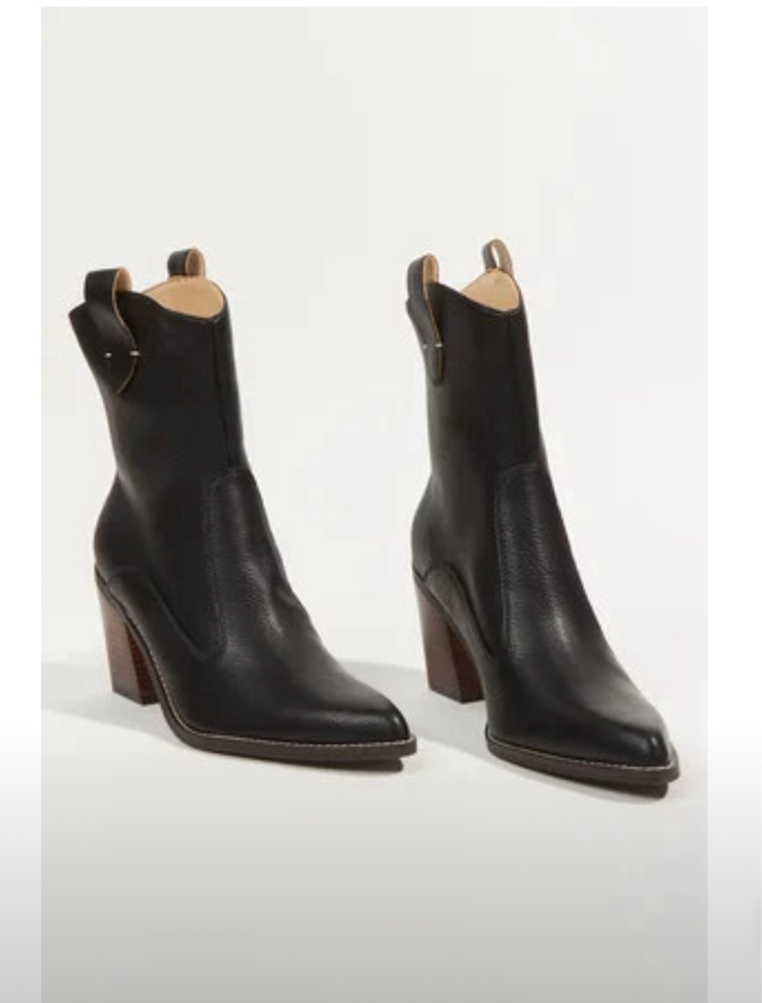 Black boots 

#LTKFindsUnder50 #LTKSeasonal #LTKFindsUnder100