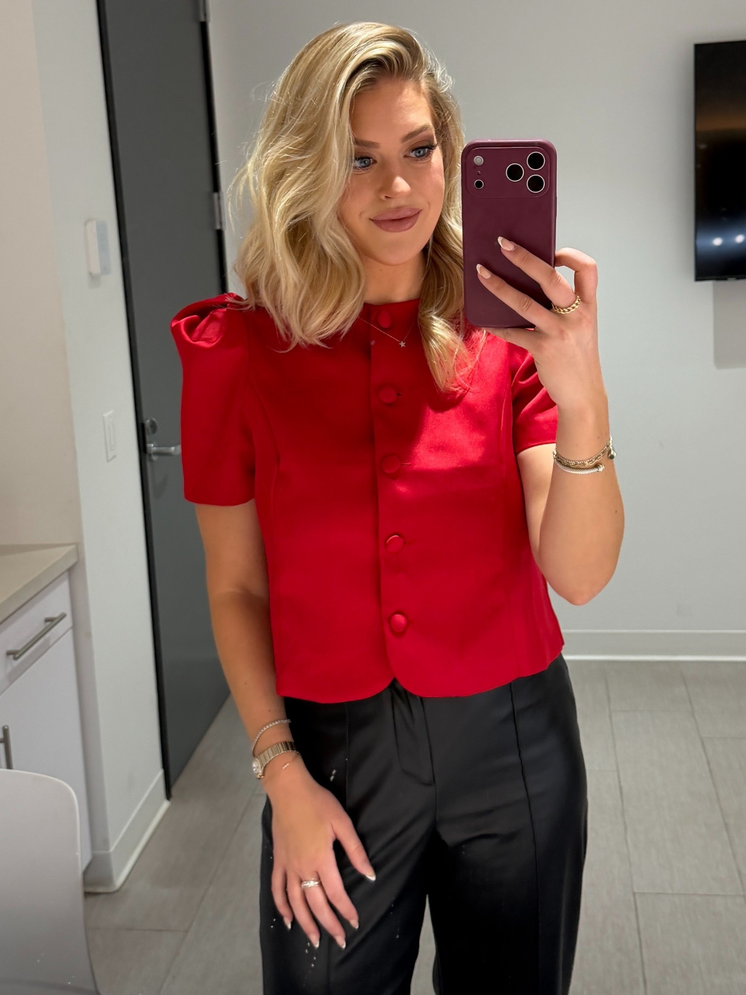 The perfect holiday top. Destree silk jacket dupe from H&M.

Lady jacket, holiday outfit inspo, Christmas, ootd, look for less, contemporary 


#LTKFindsUnder50 #LTKHoliday #LTKSeasonal