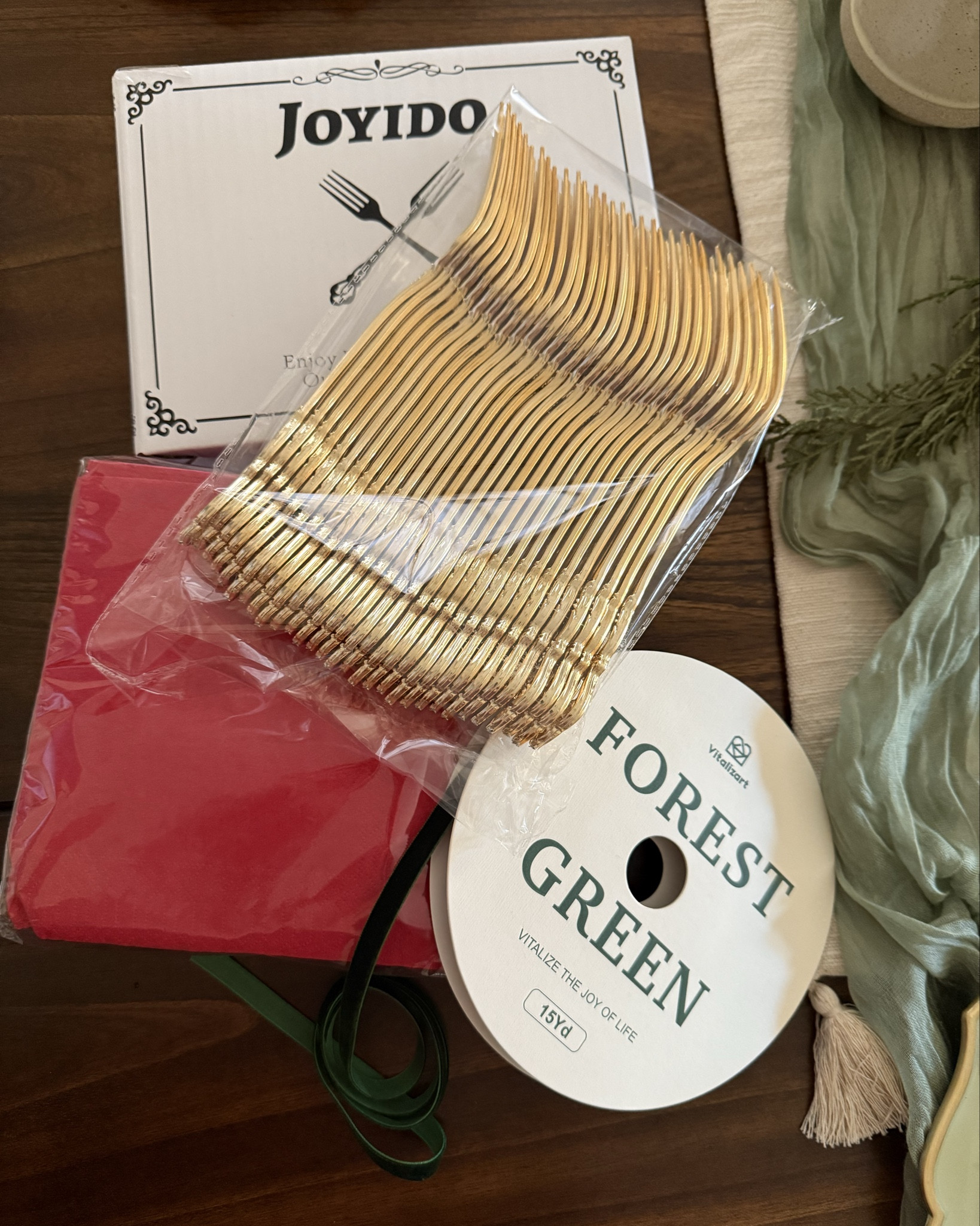 Last-minute essentials for the Christmas table, including napkins, plastic plates, and forks, that will arrive on time with Amazon Prime. I particularly love these gold vintage-looking forks, which are only $8.99 for a pack of 30. They’re perfect for the holidays or any event. 

#LTKHome #LTKSeasonal #LTKFindsUnder50 #LTKHoliday