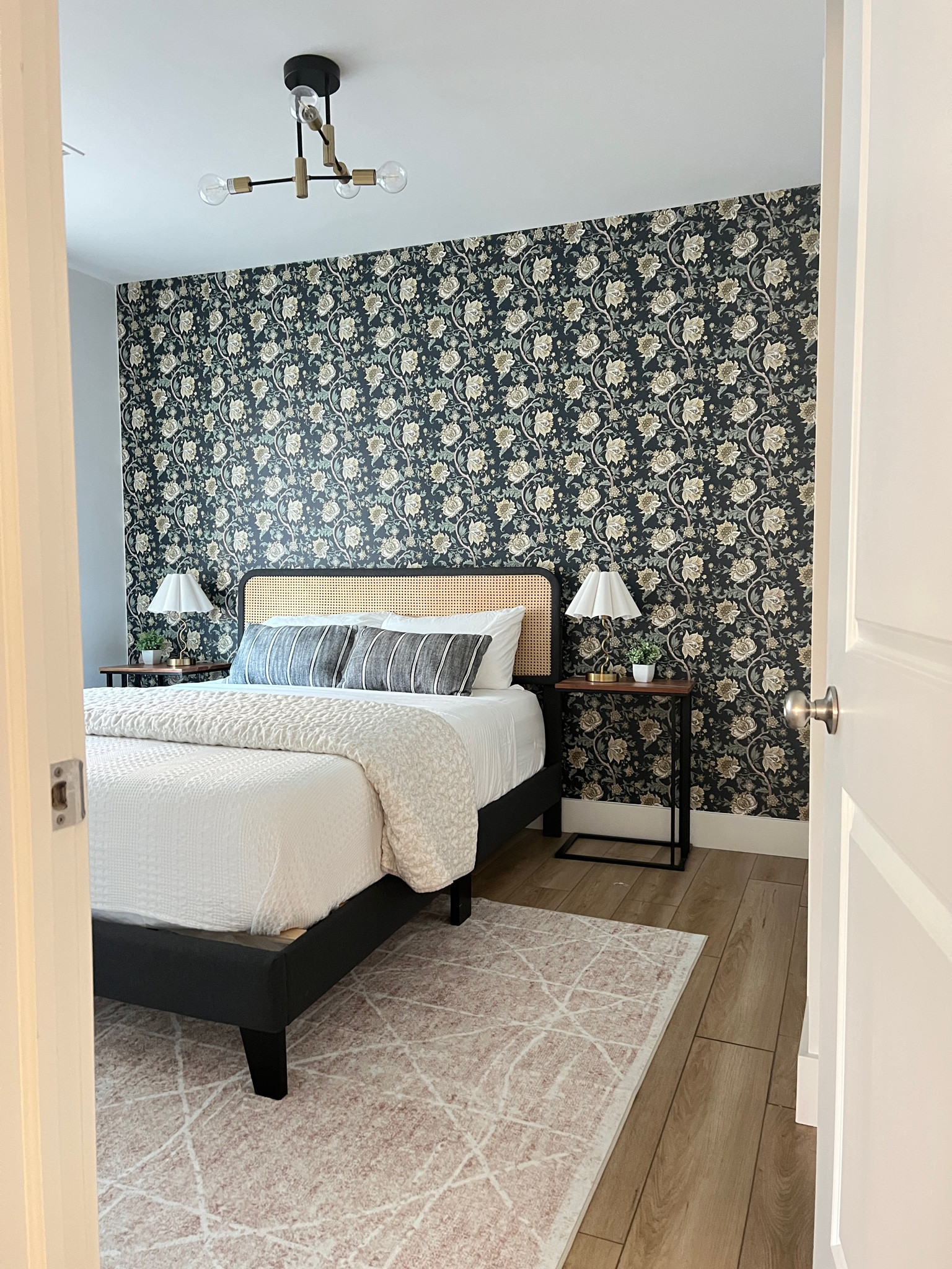 Our guest bedroom glow up! 

Shop this space here!

%

#LTKSaleAlert #LTKSpringSale #LTKHome